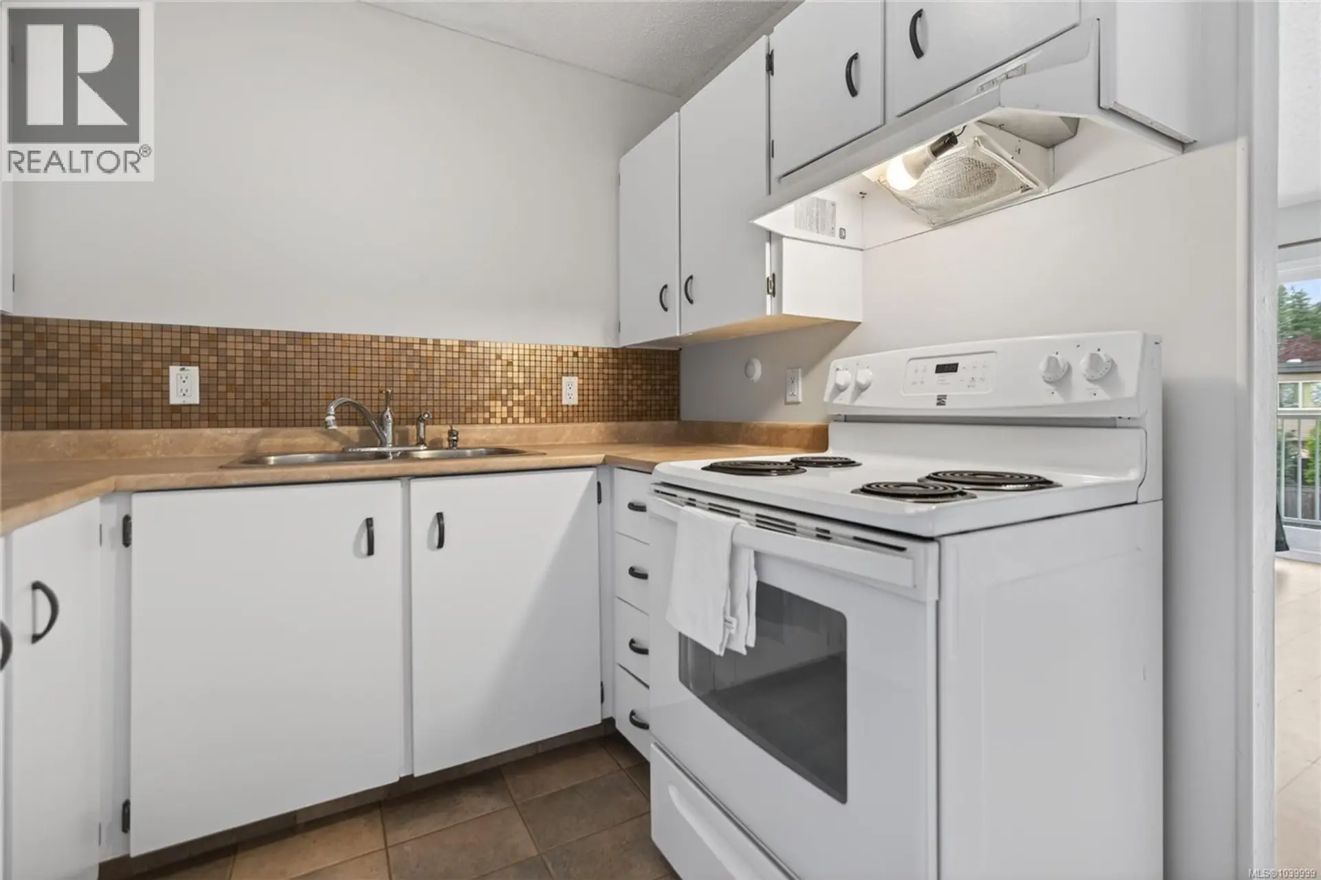 #207 1130 Willemar Ave - Image 10