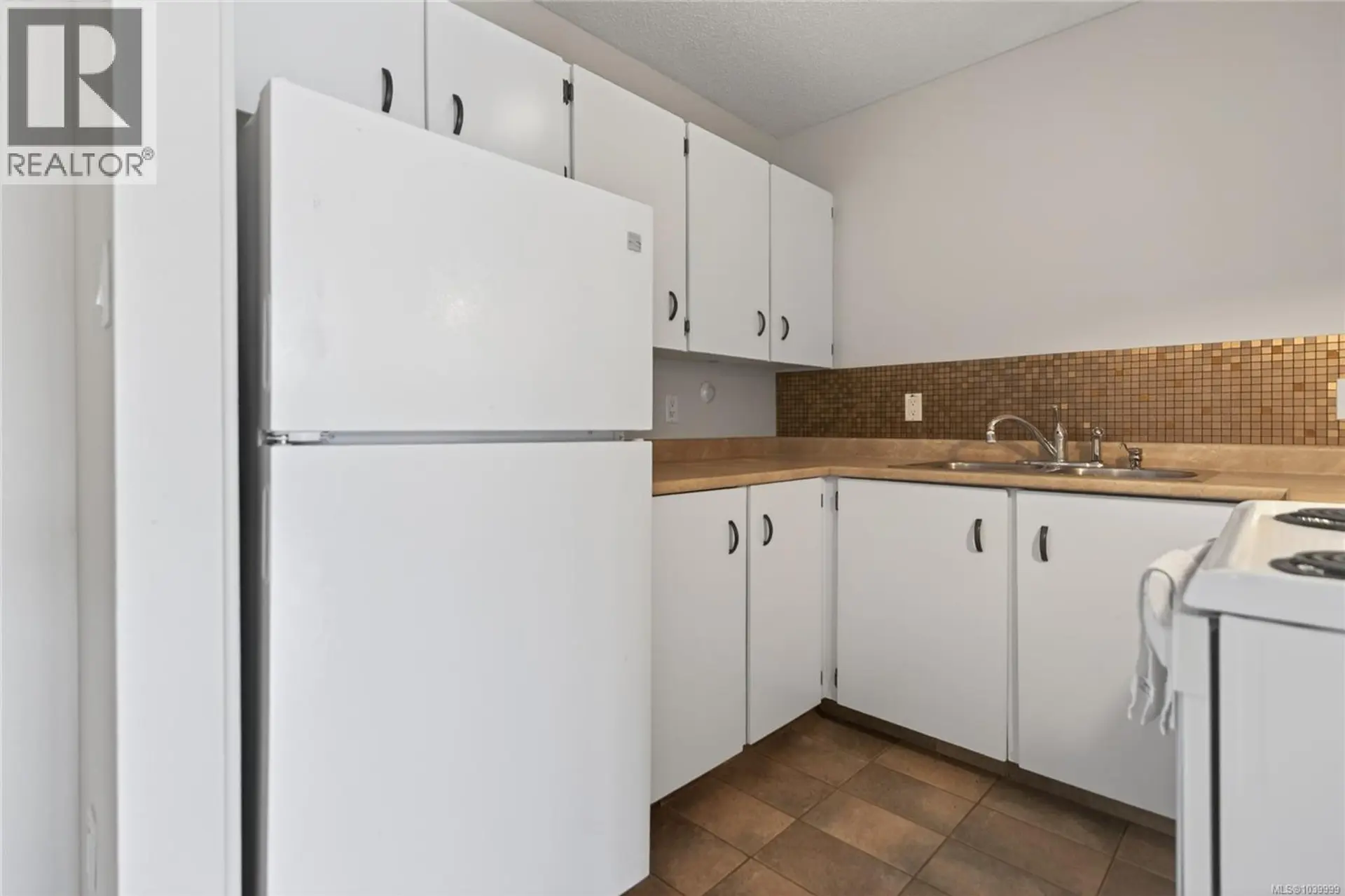 #207 1130 Willemar Ave - Image 11