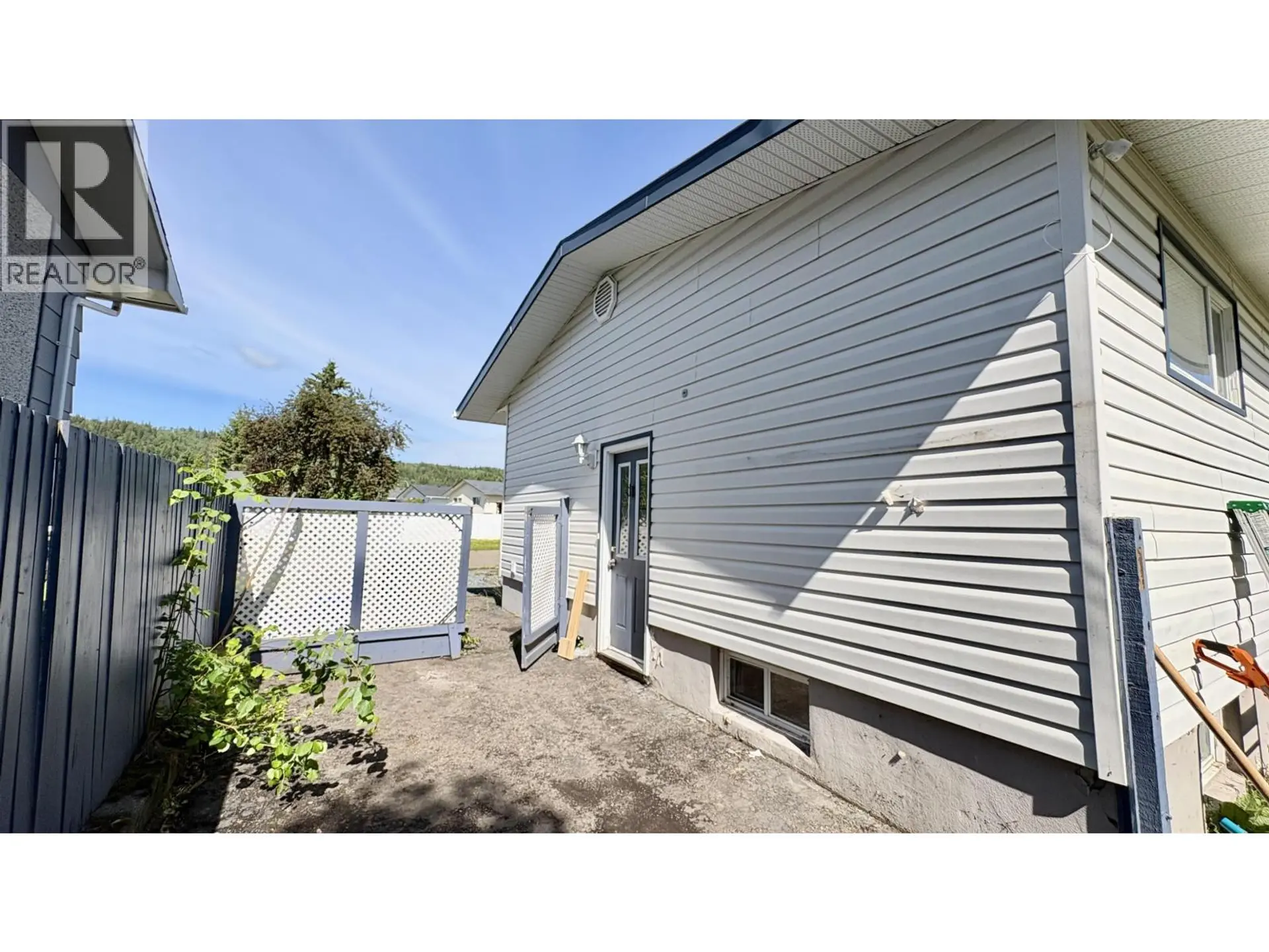 1298 GENEVIEVE CRESCENT - Image 2