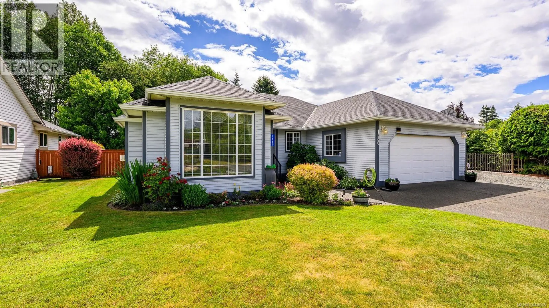Property at 1580 Griffin Dr, Courtenay, BC
