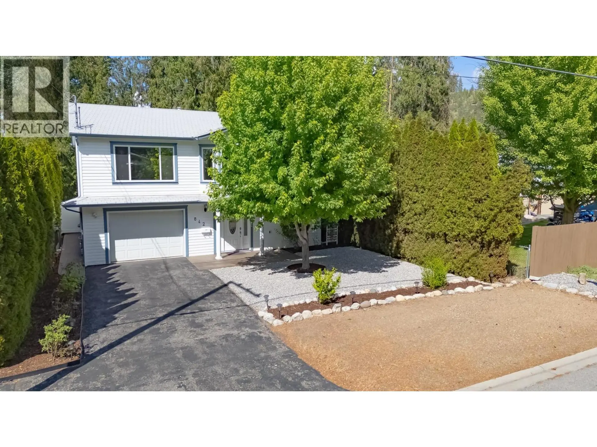 Property at 842 Raymer Road, Kelowna, BC