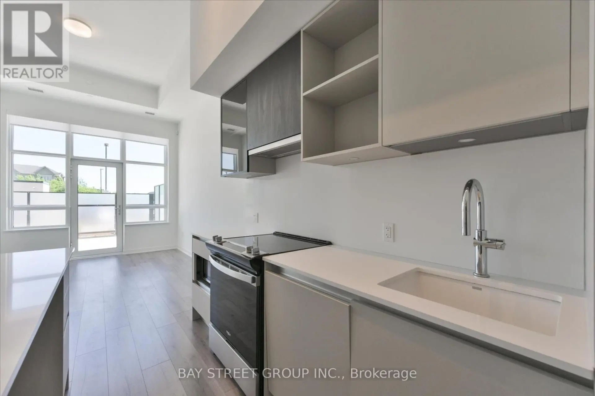 #130 395 DUNDAS STREET W - Image 4