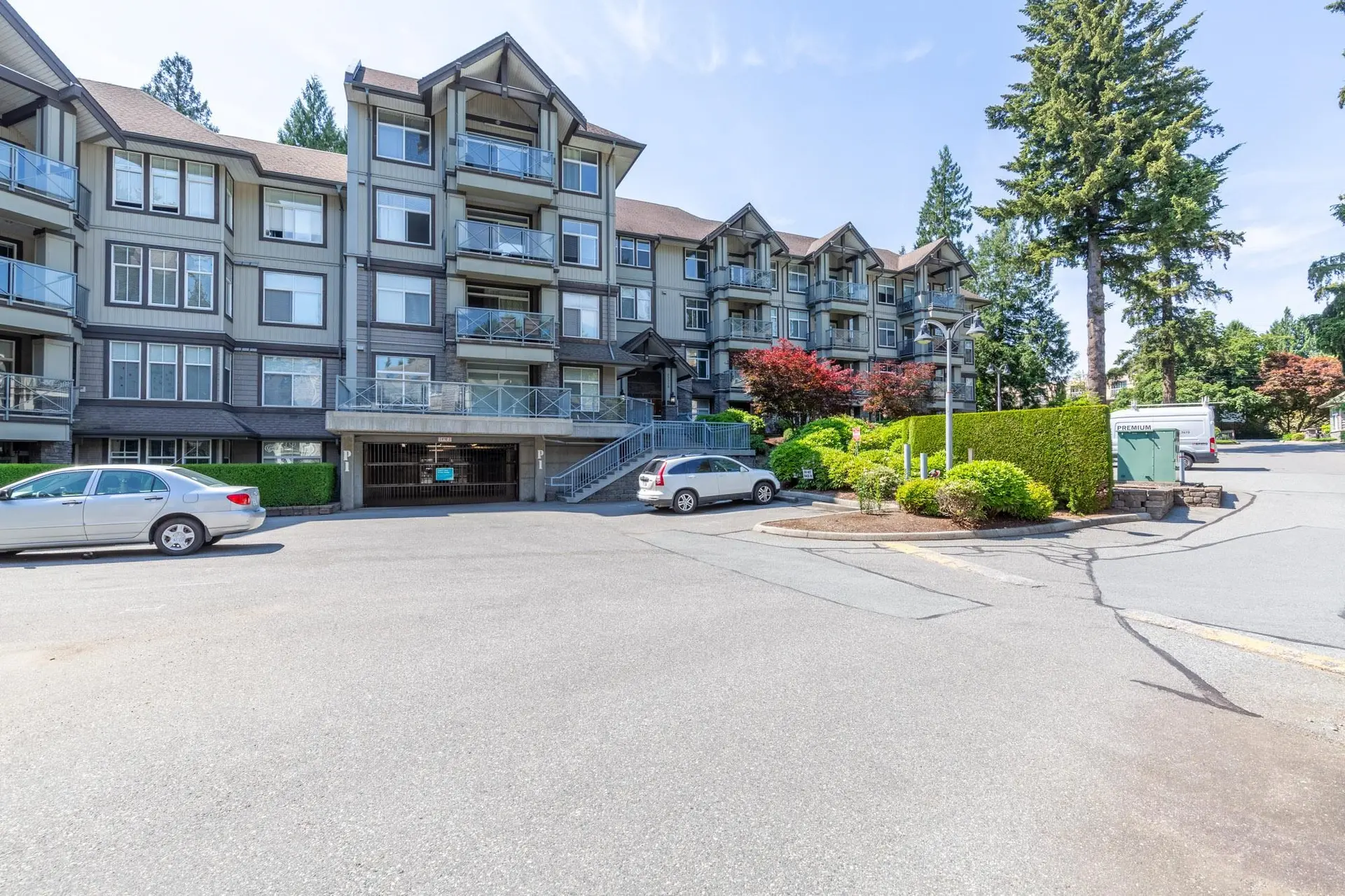 Property at #202 33318 E Bourquin Crescent, Abbotsford, BC