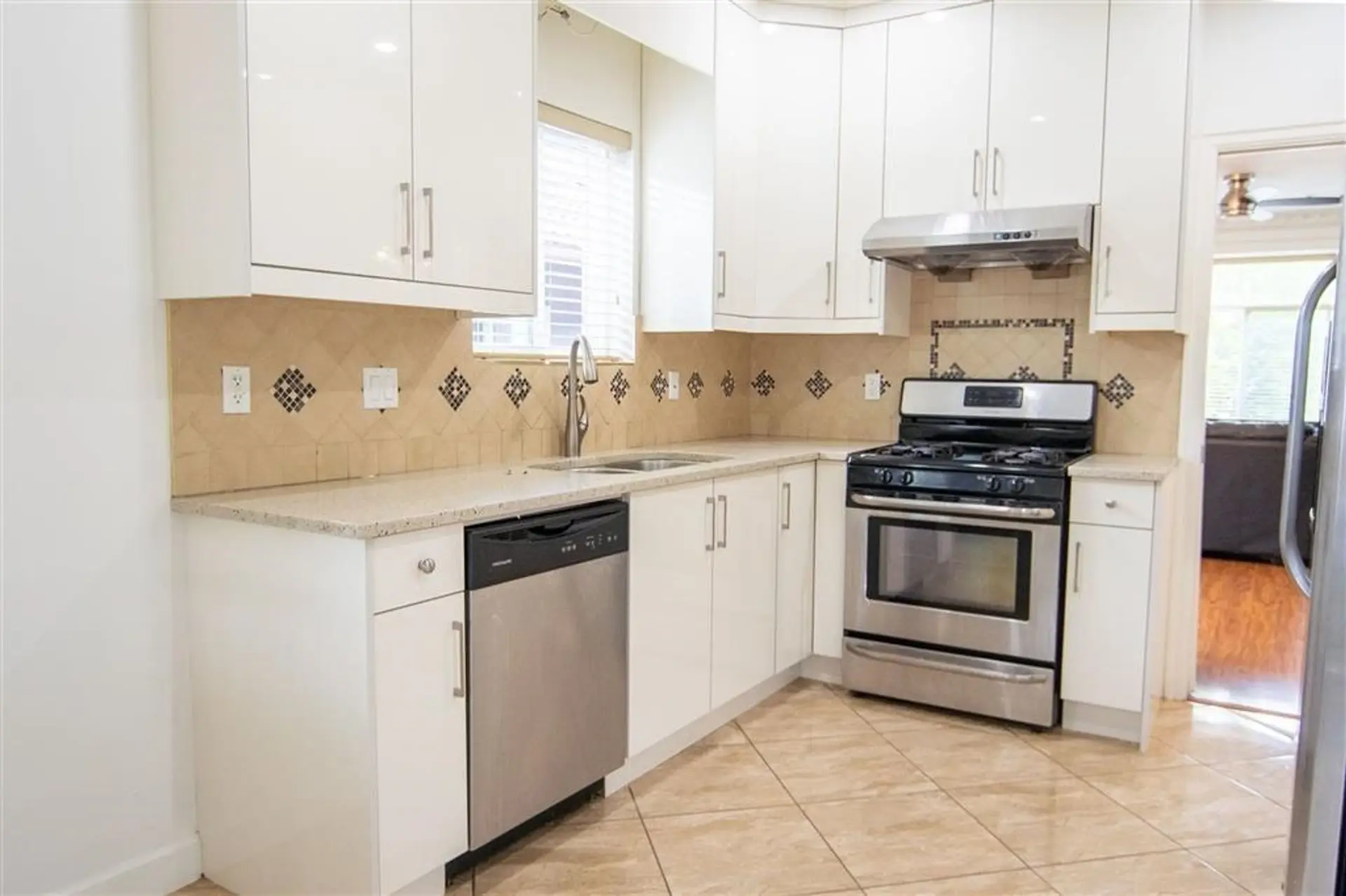 728 E 49th Avenue - Image 6