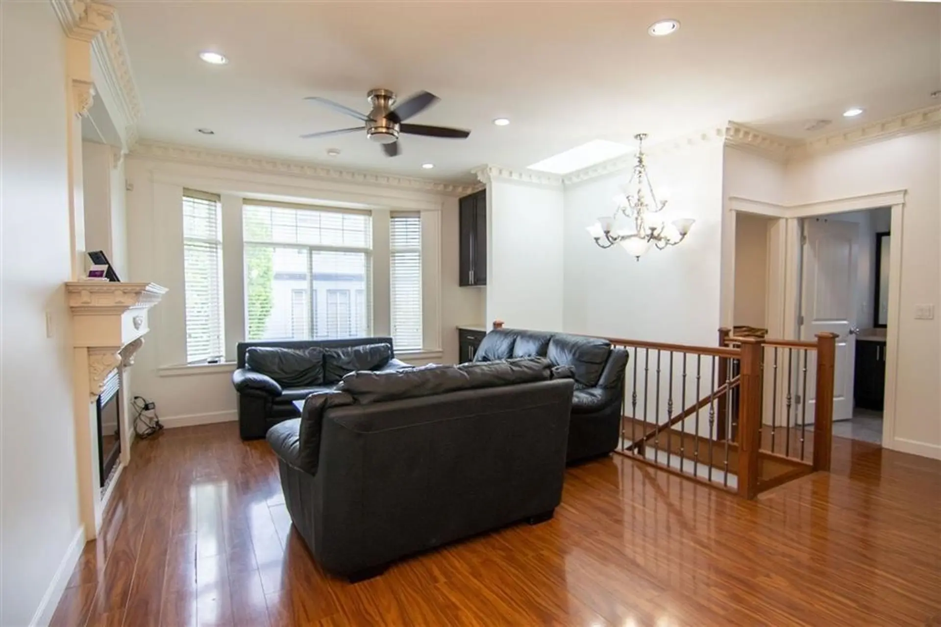 728 E 49th Avenue - Image 3