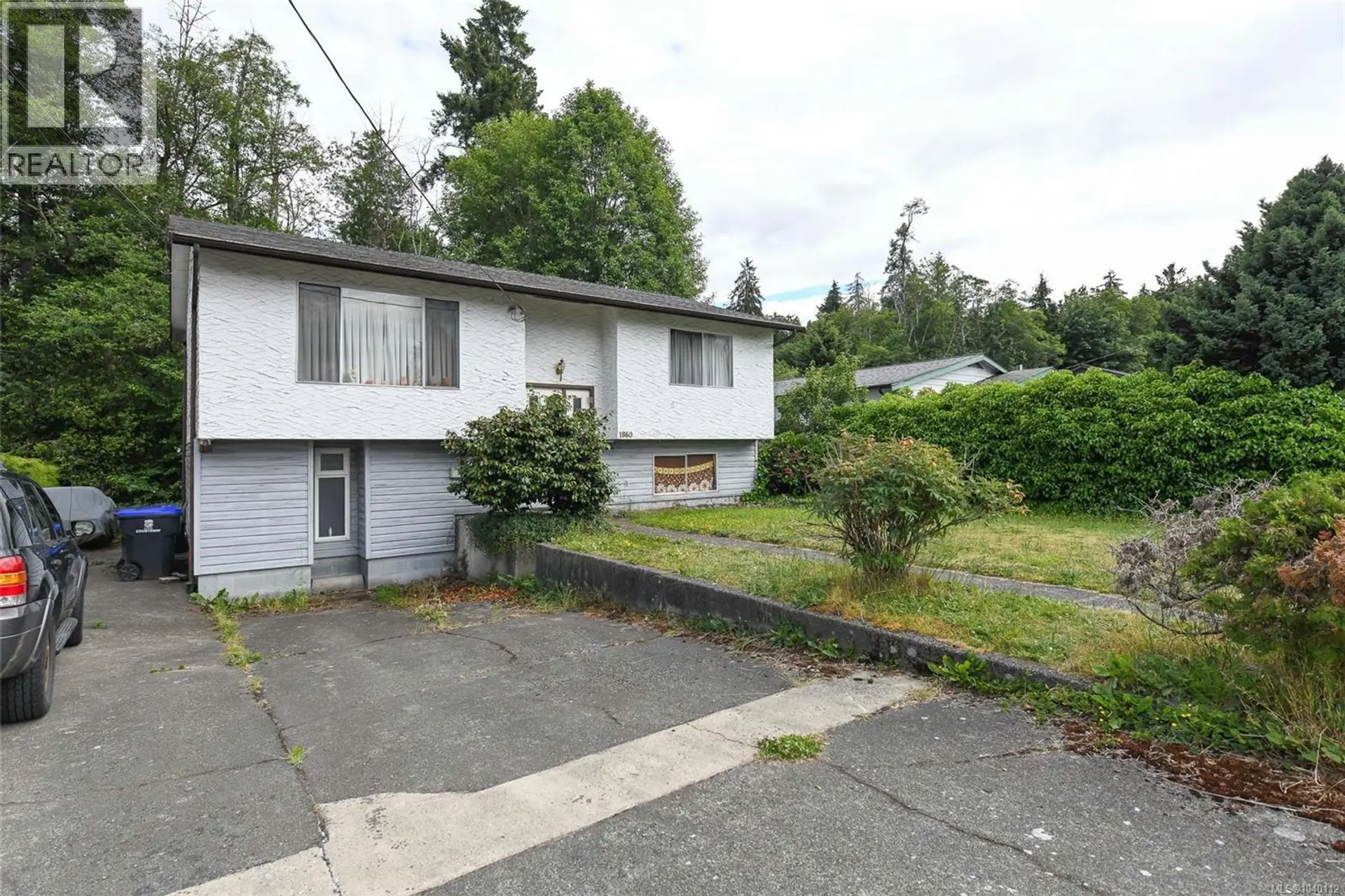 1860 Embleton Cres - Image 2