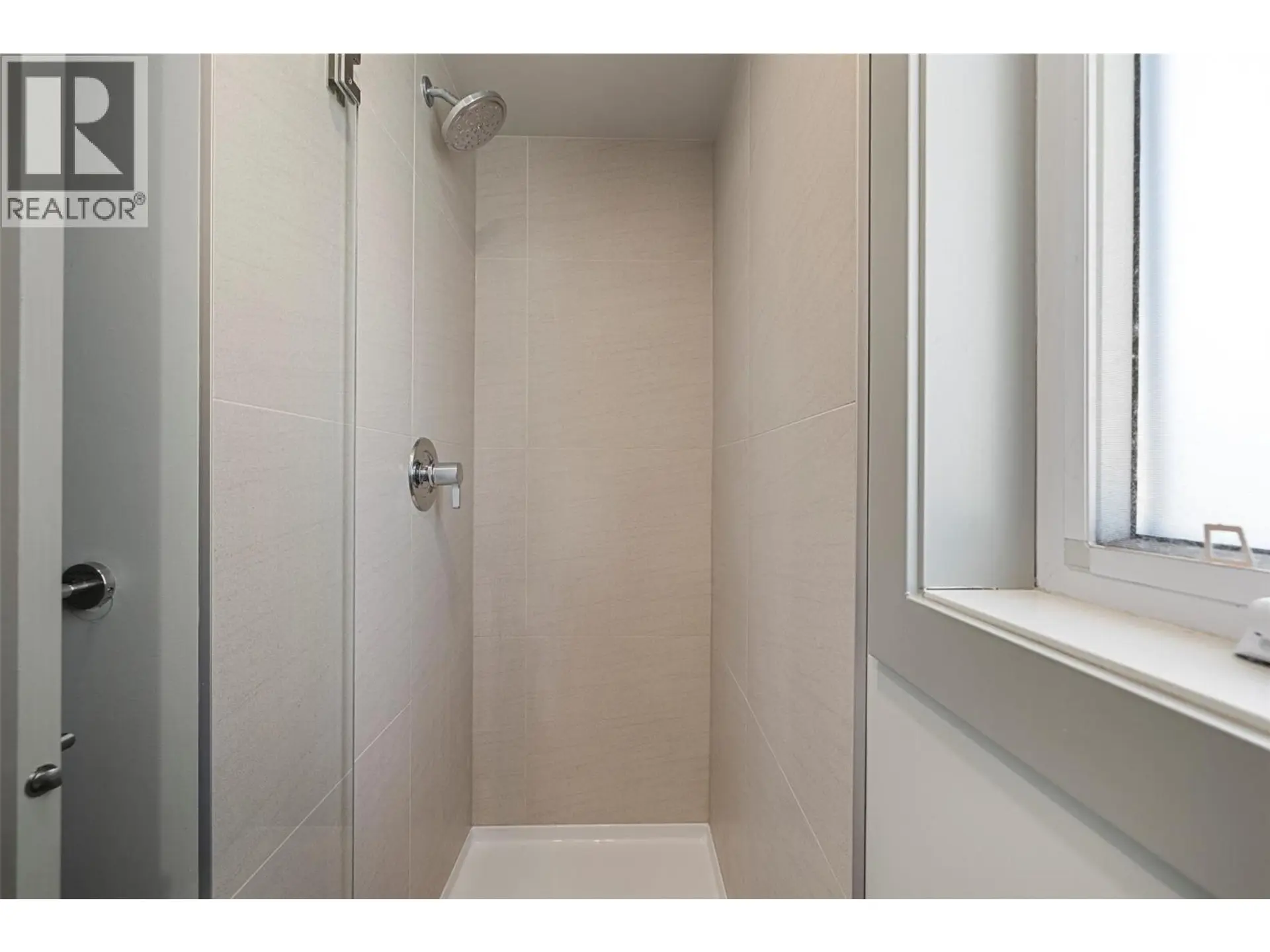 #201 345 dougall Road N - Image 6