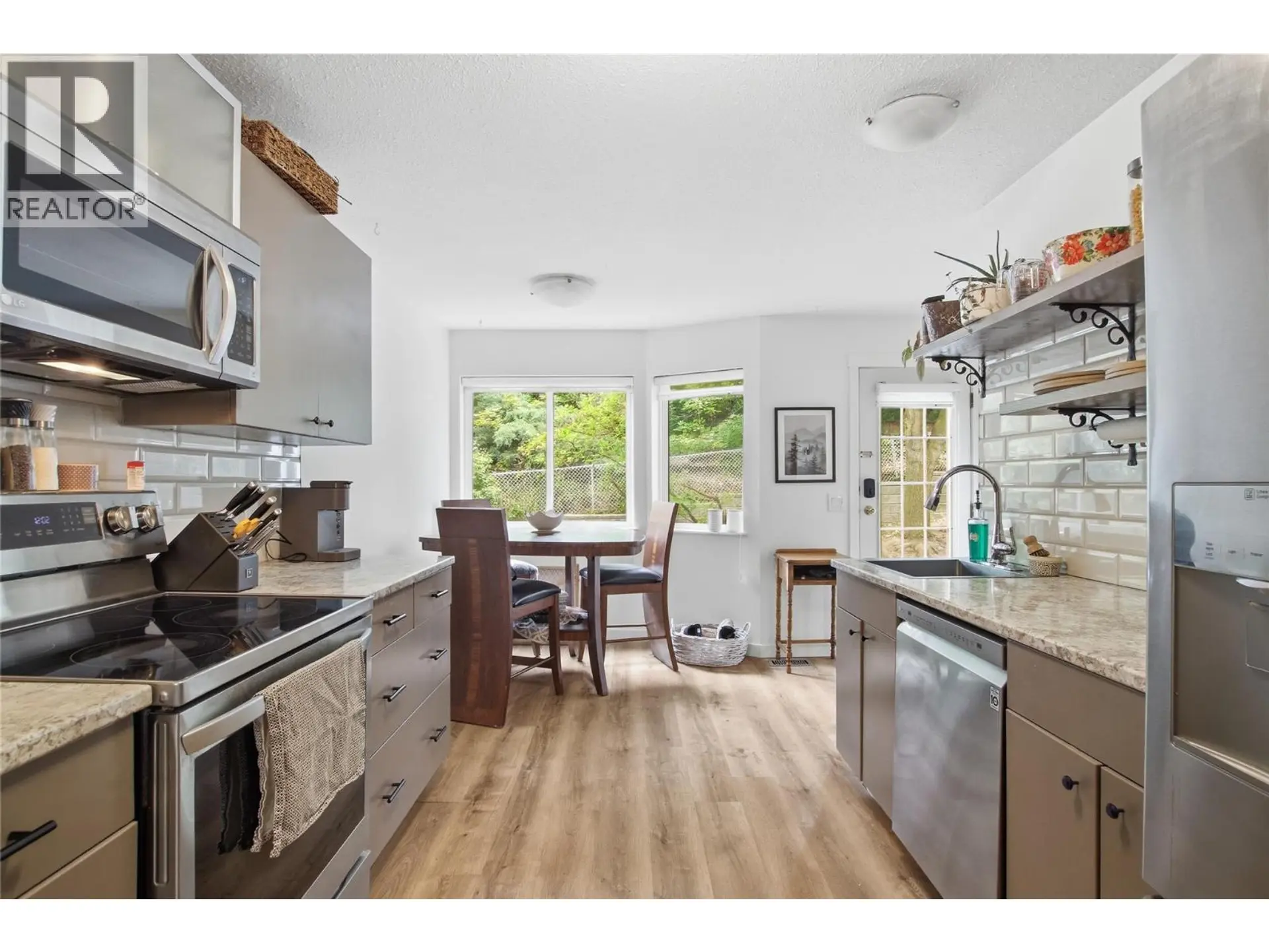 #52 2020 Robson Place - Image 6