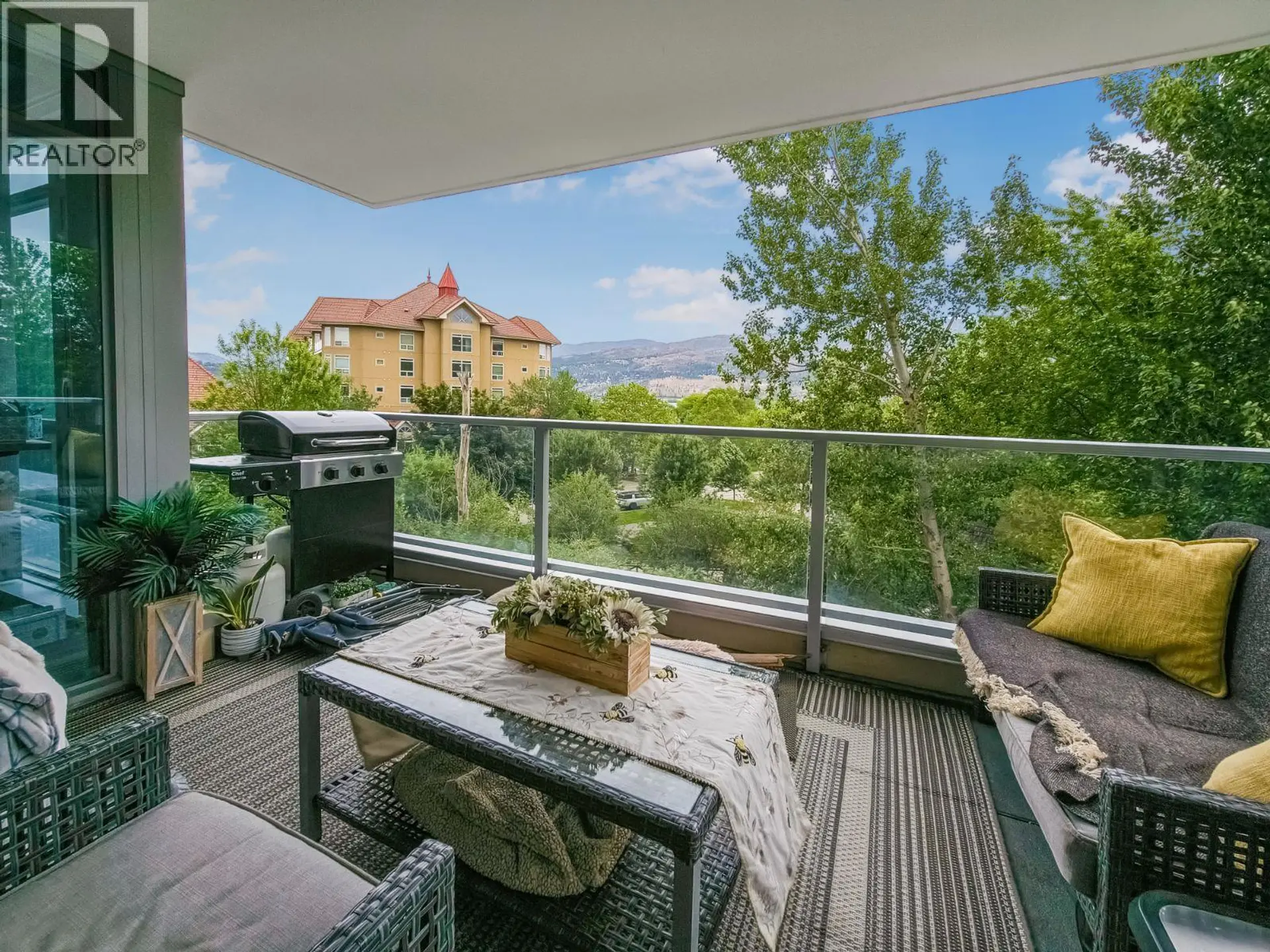 Property at #401 1075 Sunset Drive, Kelowna, BC