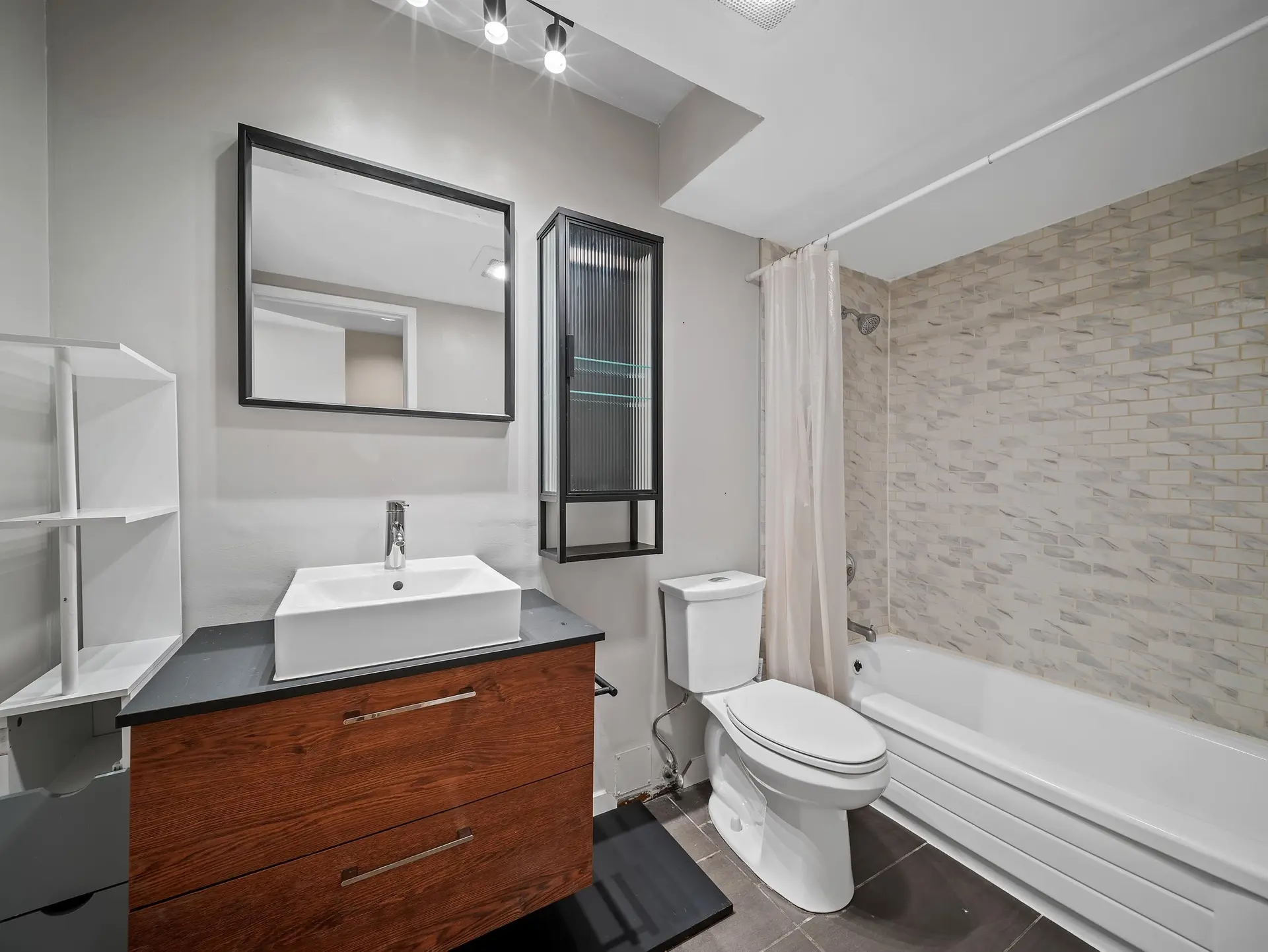 #402 2211 W 2nd Ave - Image 12