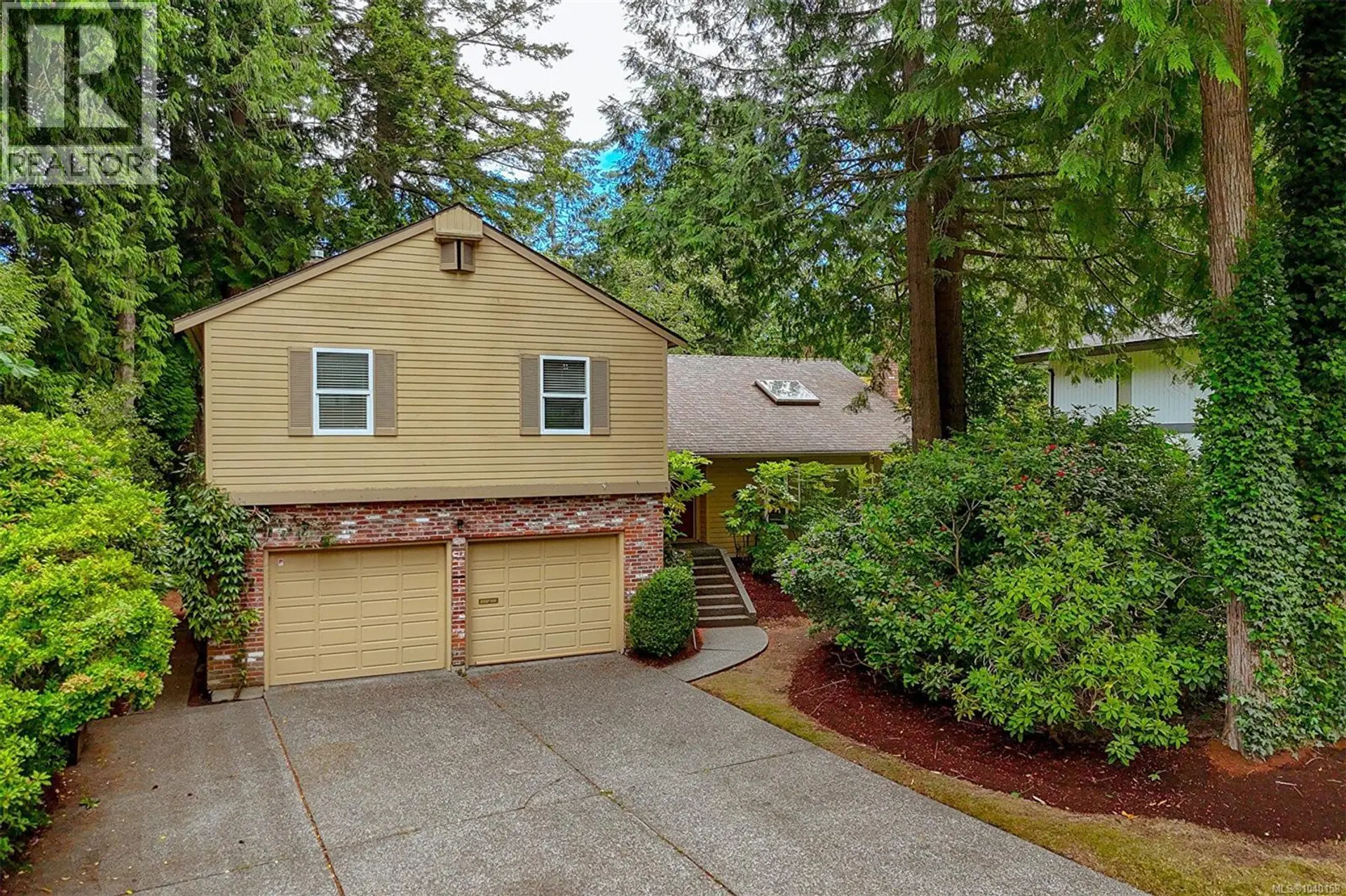 Property at 1005 Kentwood Pl, Saanich, BC