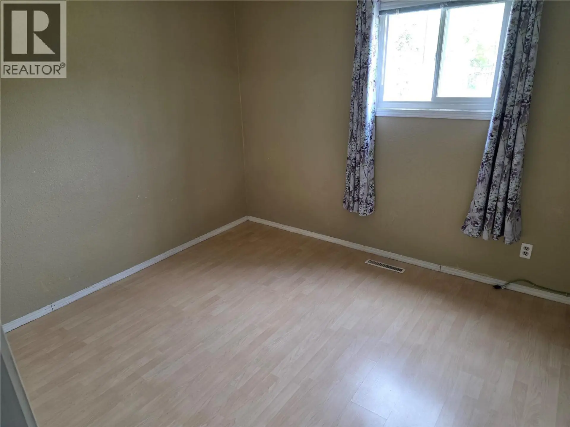 700 99 Avenue - Image 4