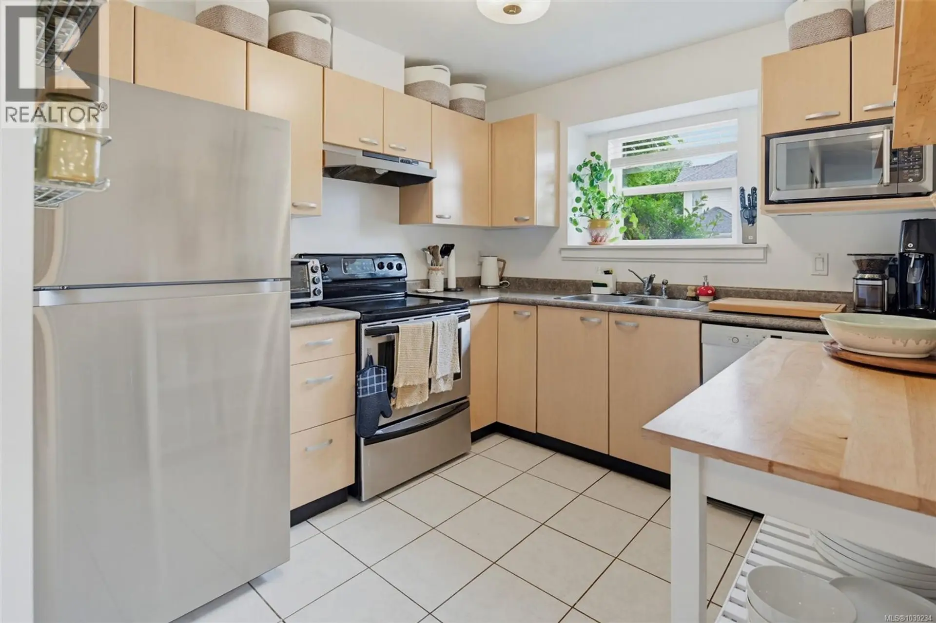 #16 1019 North Park St - Image 3