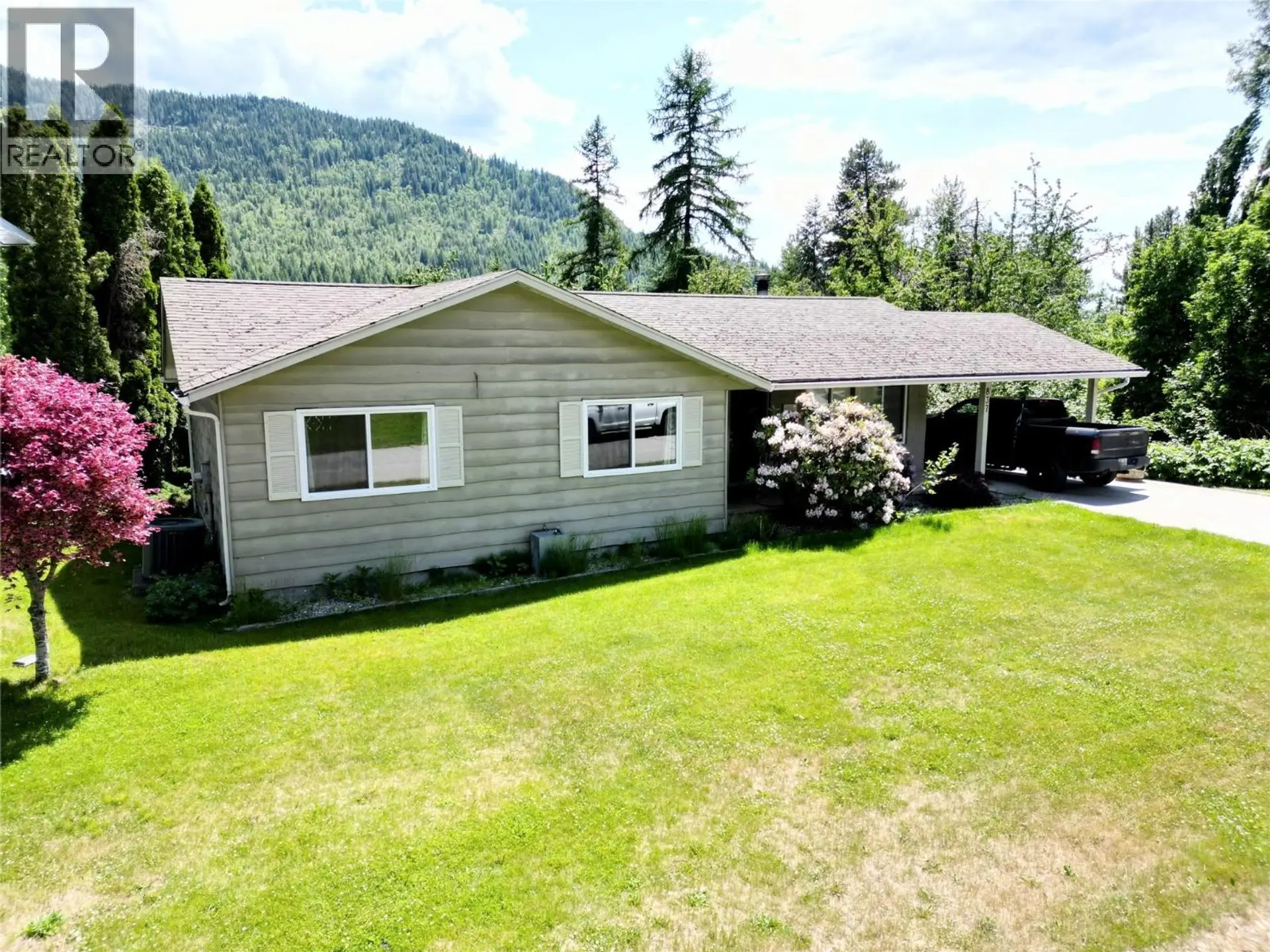 Property at 837 9th Street, Montrose, BC
