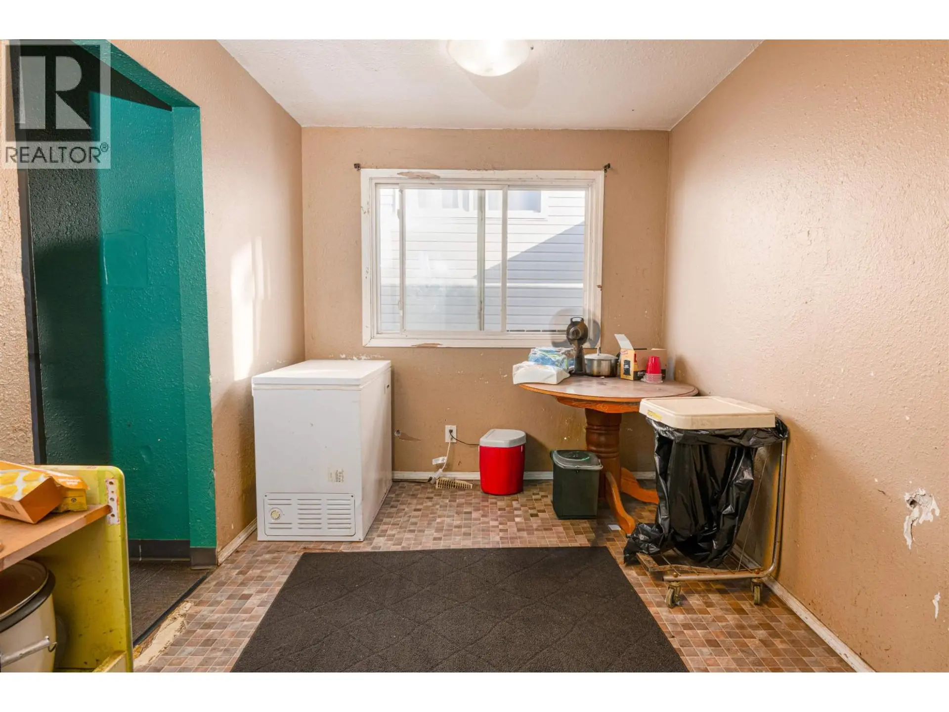 2336 VICTORIA STREET - Image 7