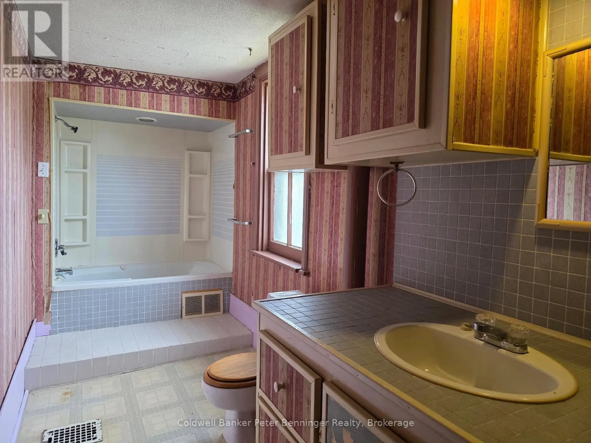 21 PETER STREET S - Image 14