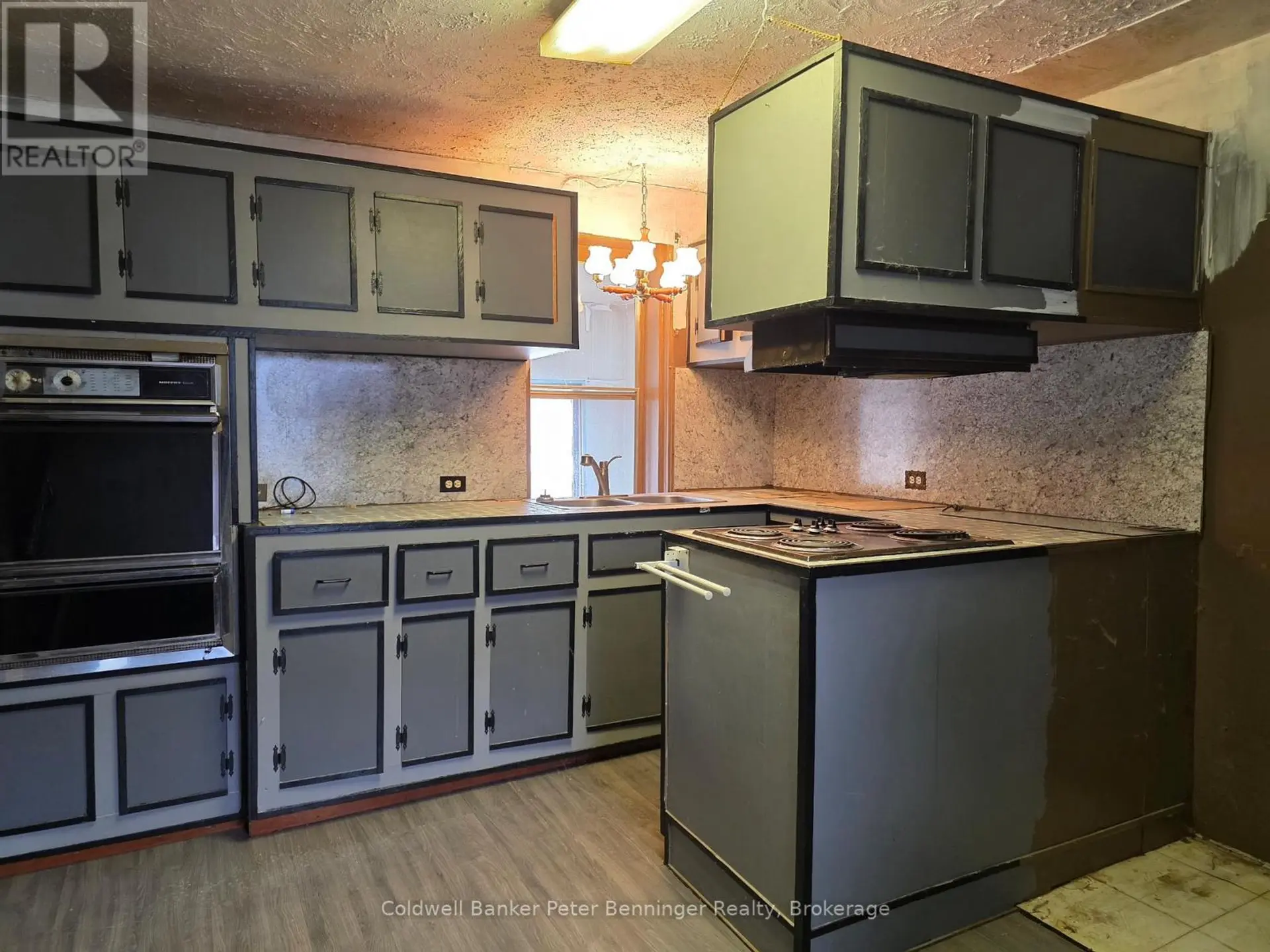 21 PETER STREET S - Image 5