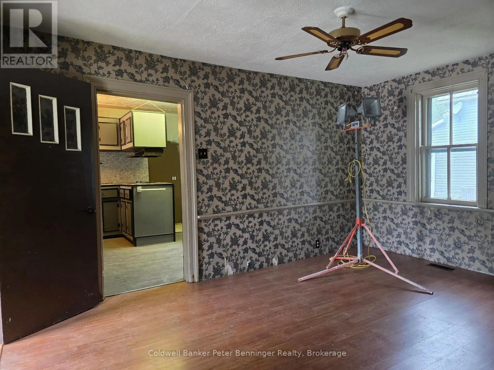 21 PETER STREET S - Image 9