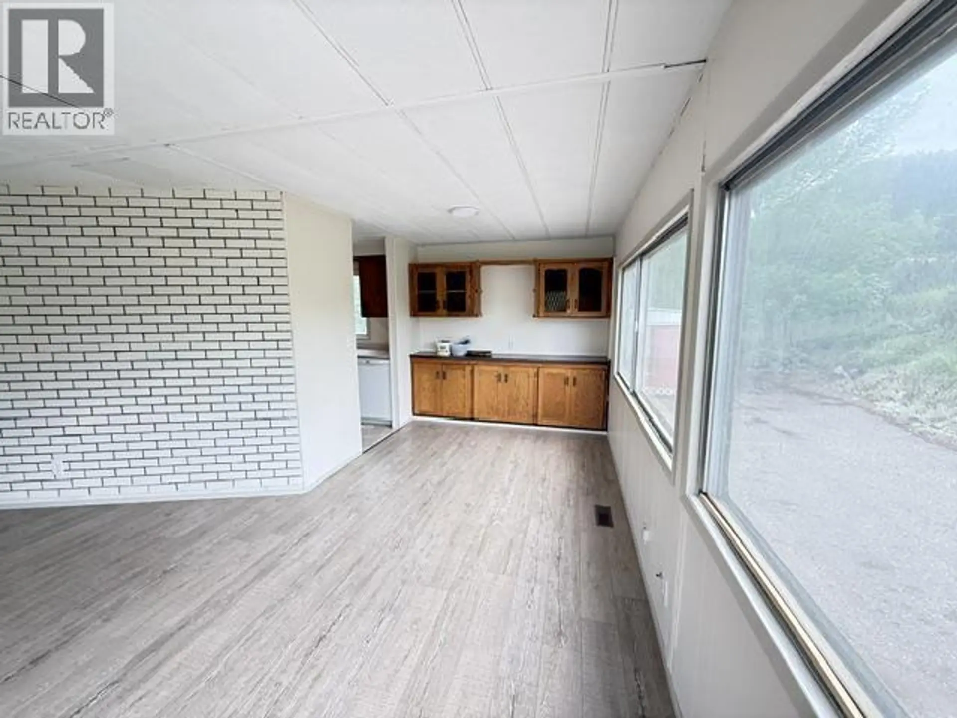 #102 3001 N MACKENZIE AVENUE - Image 4