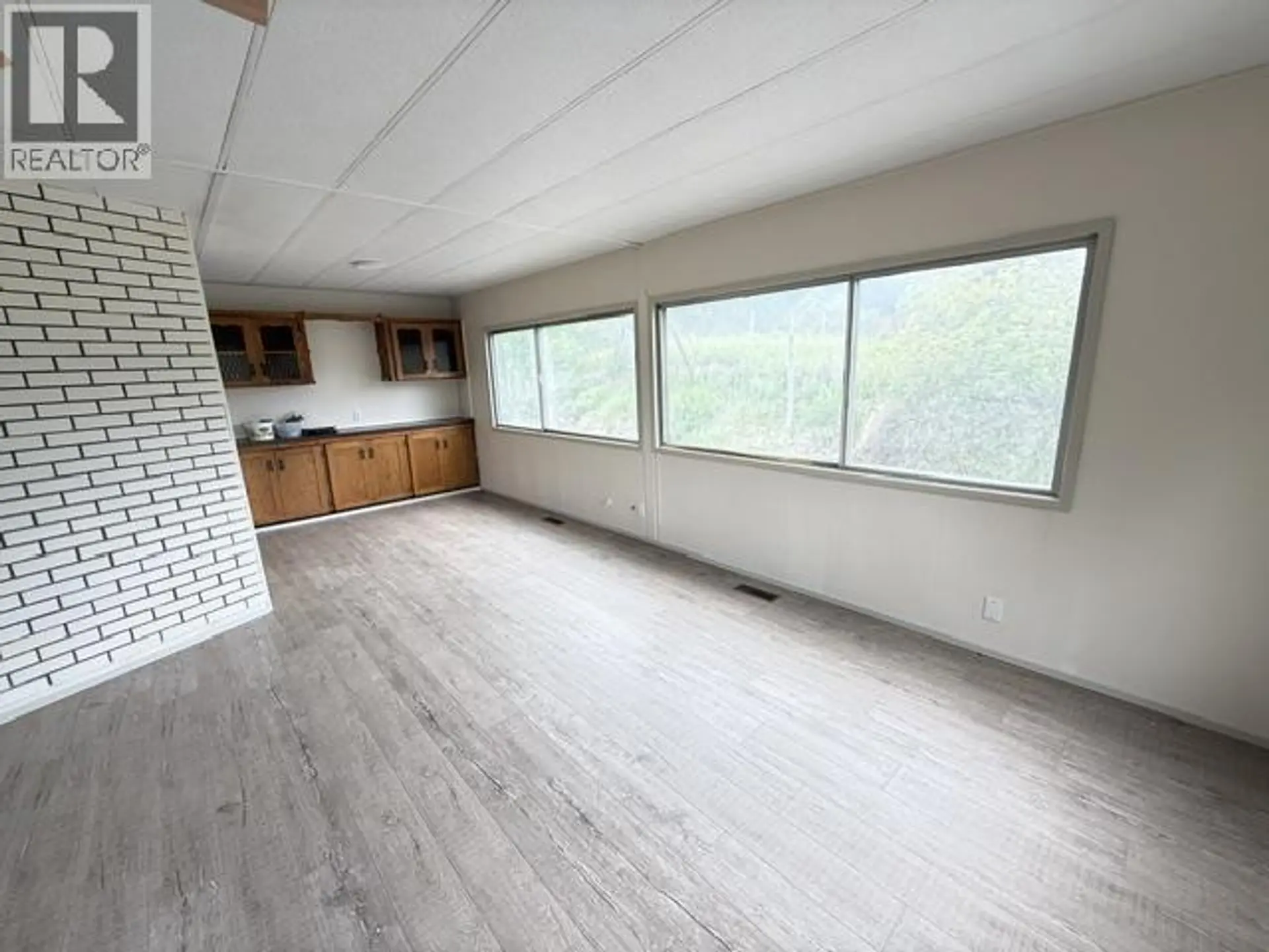 #102 3001 N MACKENZIE AVENUE - Image 3