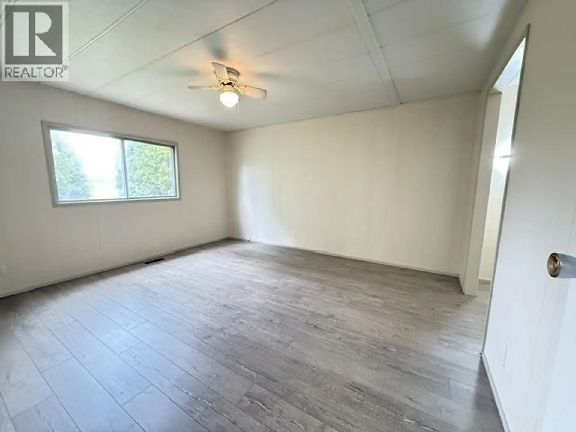#102 3001 N MACKENZIE AVENUE - Image 9