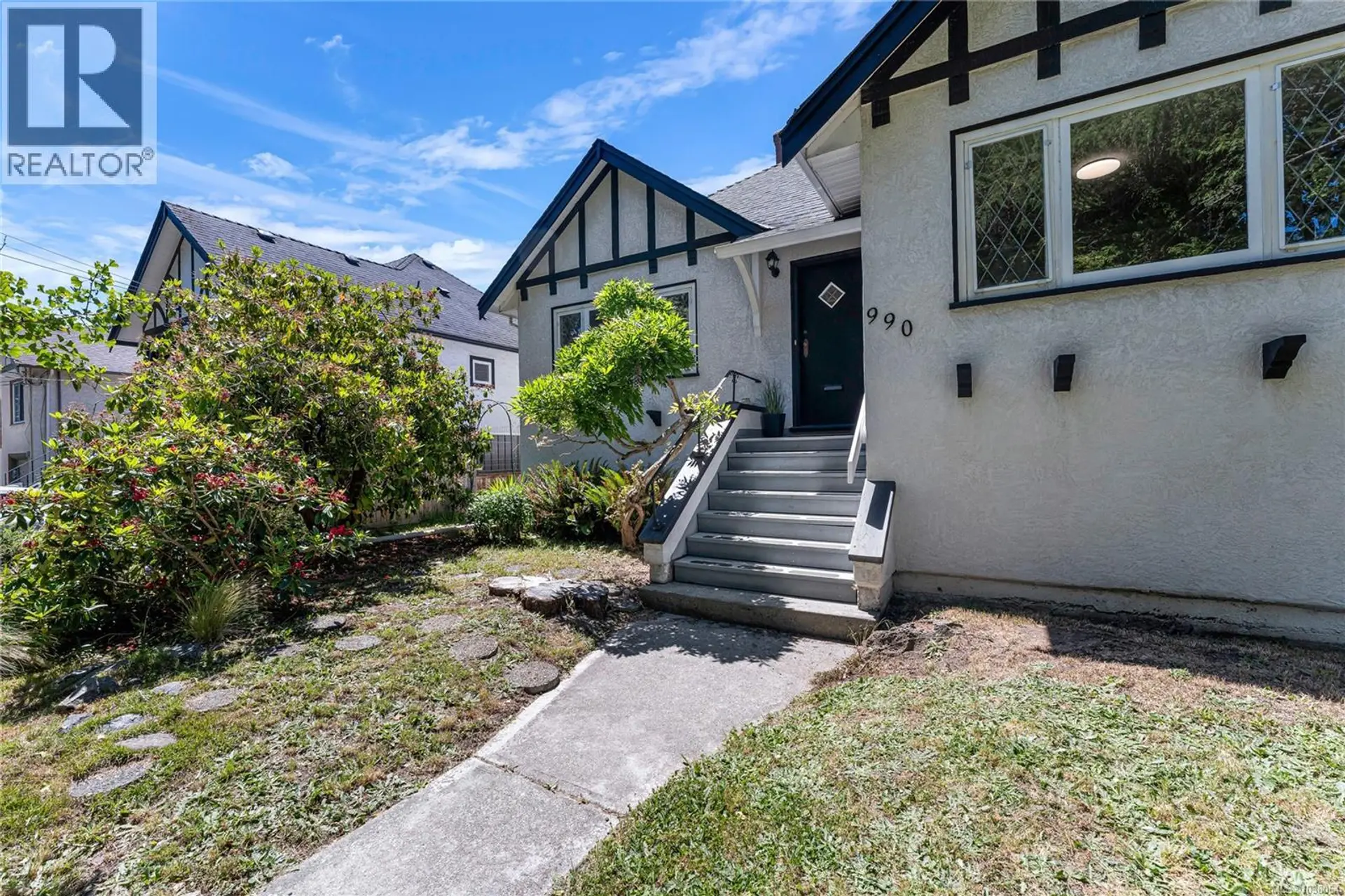 Property at 990 Hampshire Rd, Oak Bay, BC