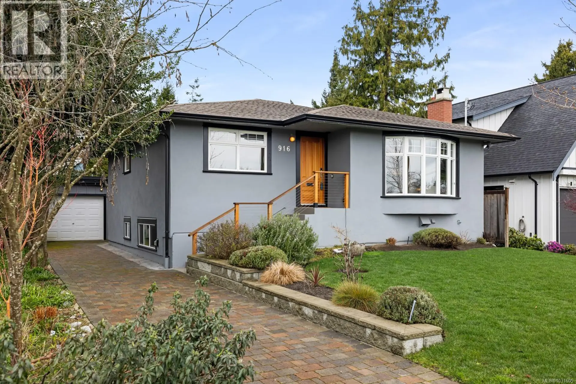 Property at 916 Monterey Ave, Oak Bay, BC