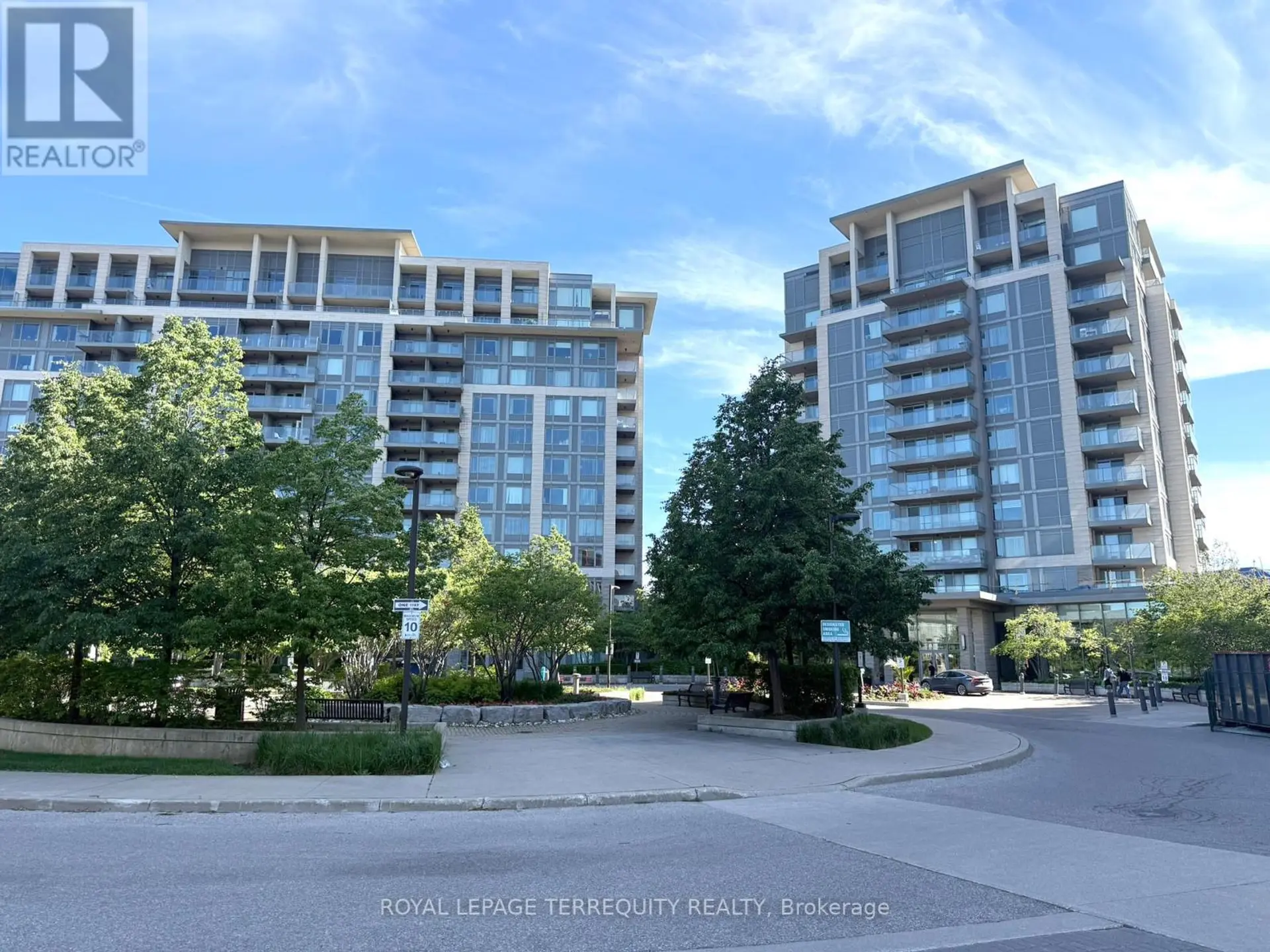 #709 253 SOUTH PARK ROAD - Image 1