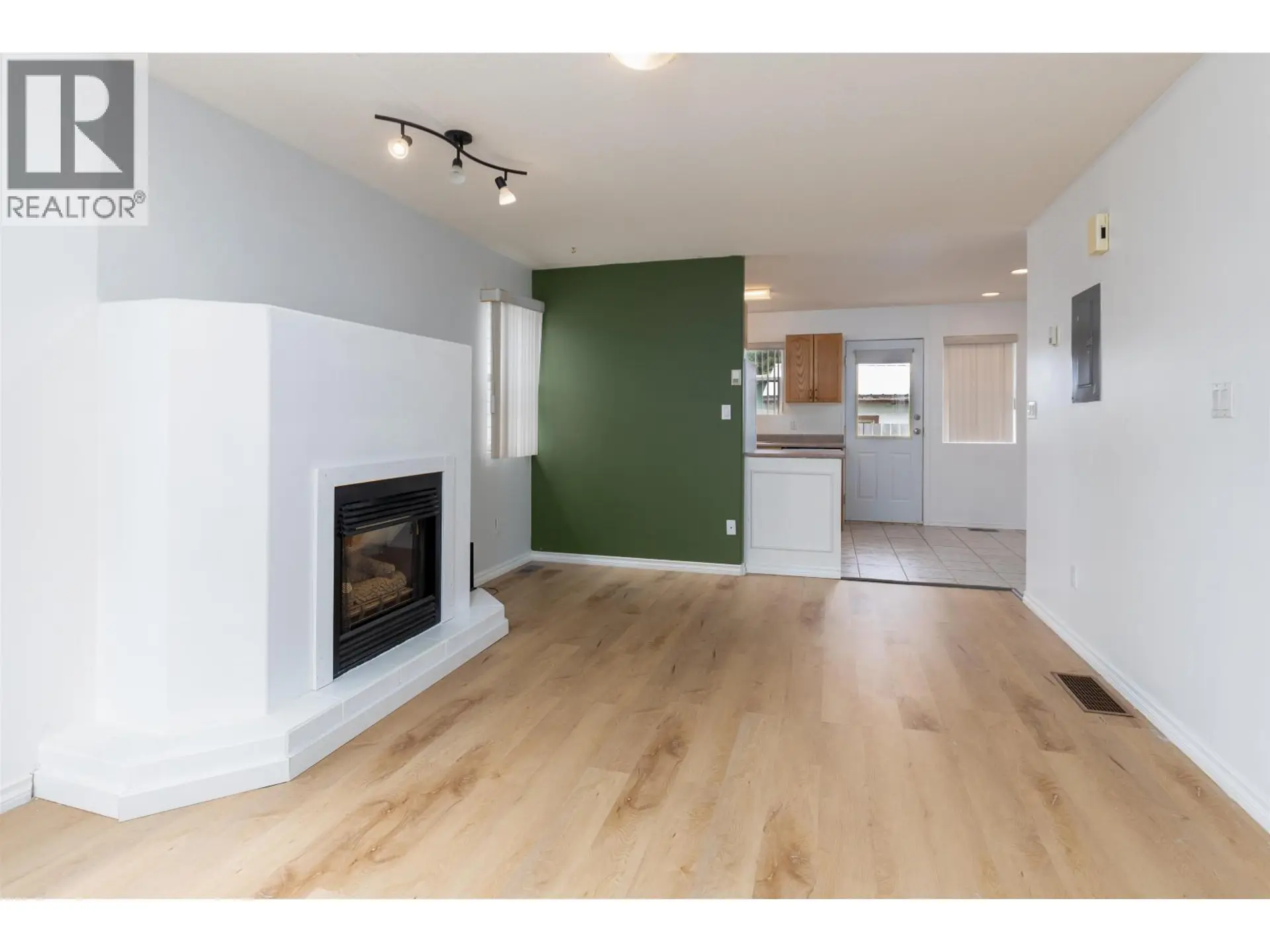#101 4822 LAZELLE AVENUE - Image 3