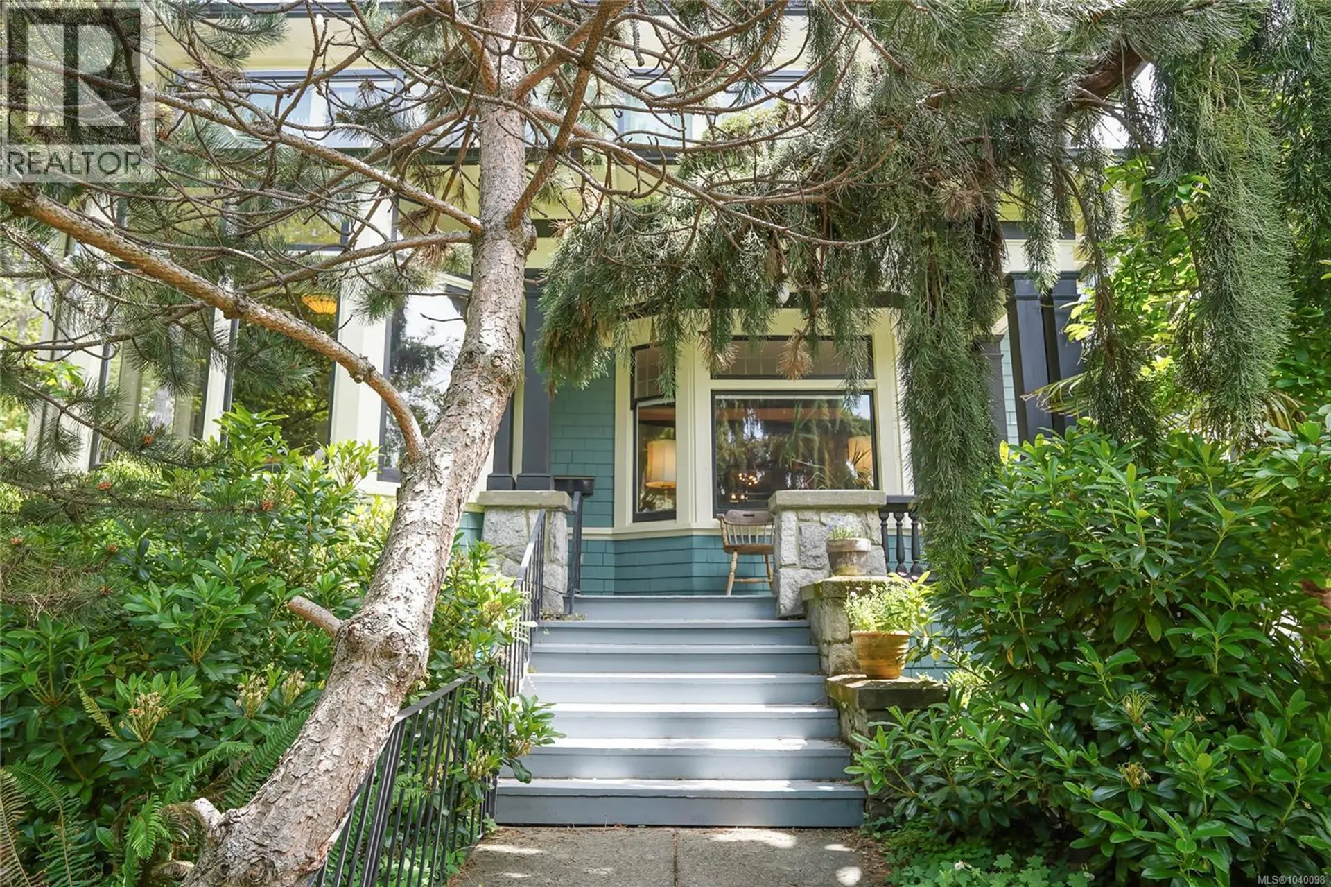 Property at 1377 Rockland Ave, Victoria, BC
