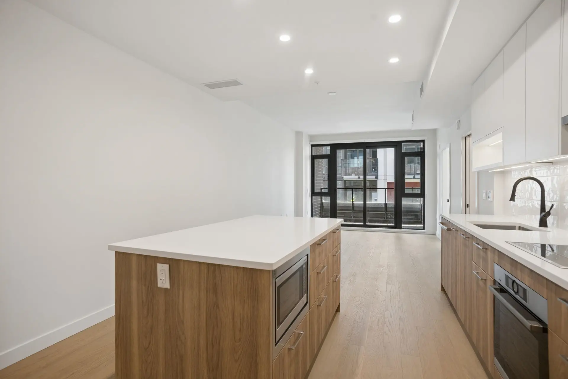 #304 8398 Oak Street - Image 7