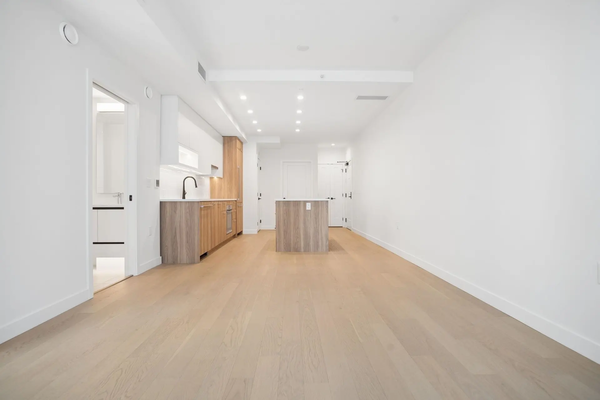 #304 8398 Oak Street - Image 5