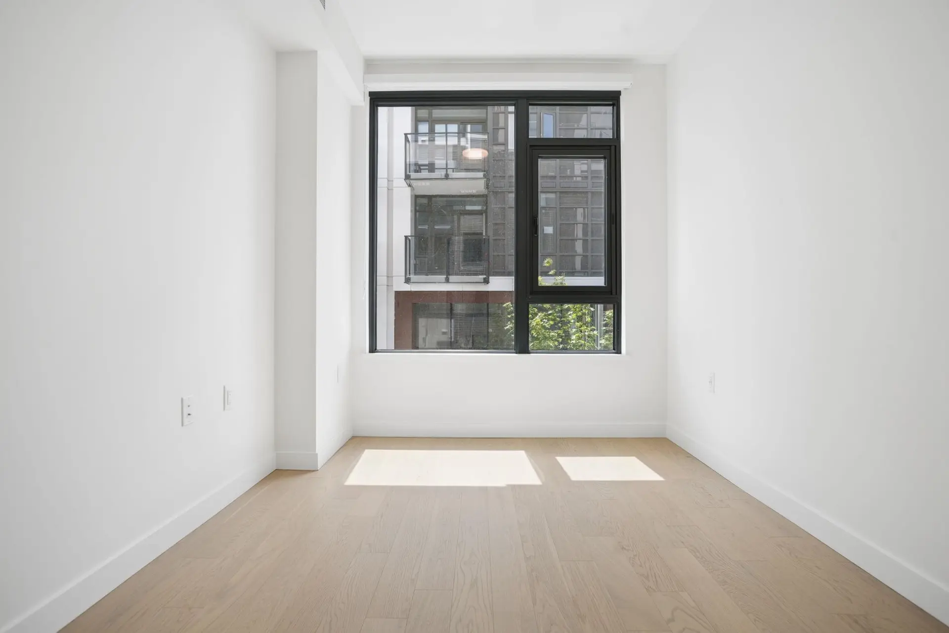 #304 8398 Oak Street - Image 14