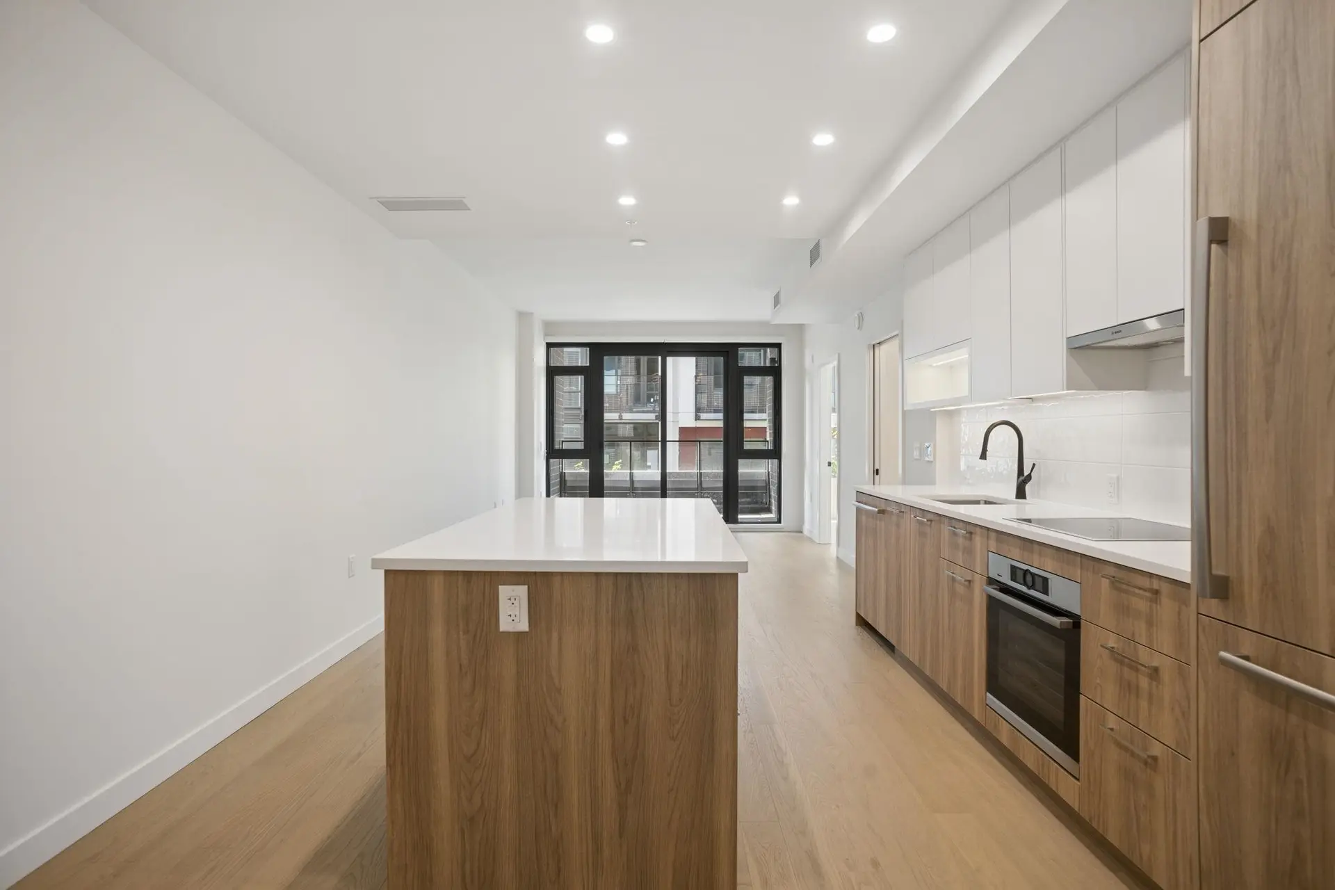 #304 8398 Oak Street - Image 8