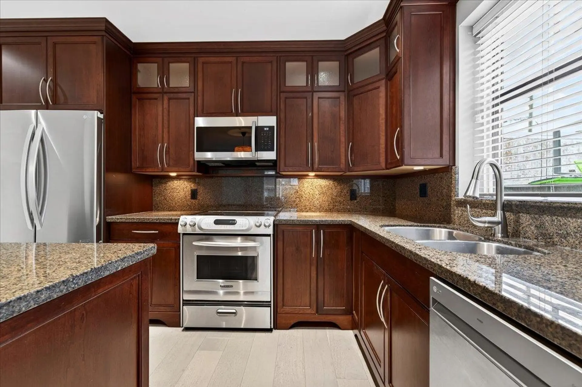 #102 15164 Prospect Avenue - Image 11