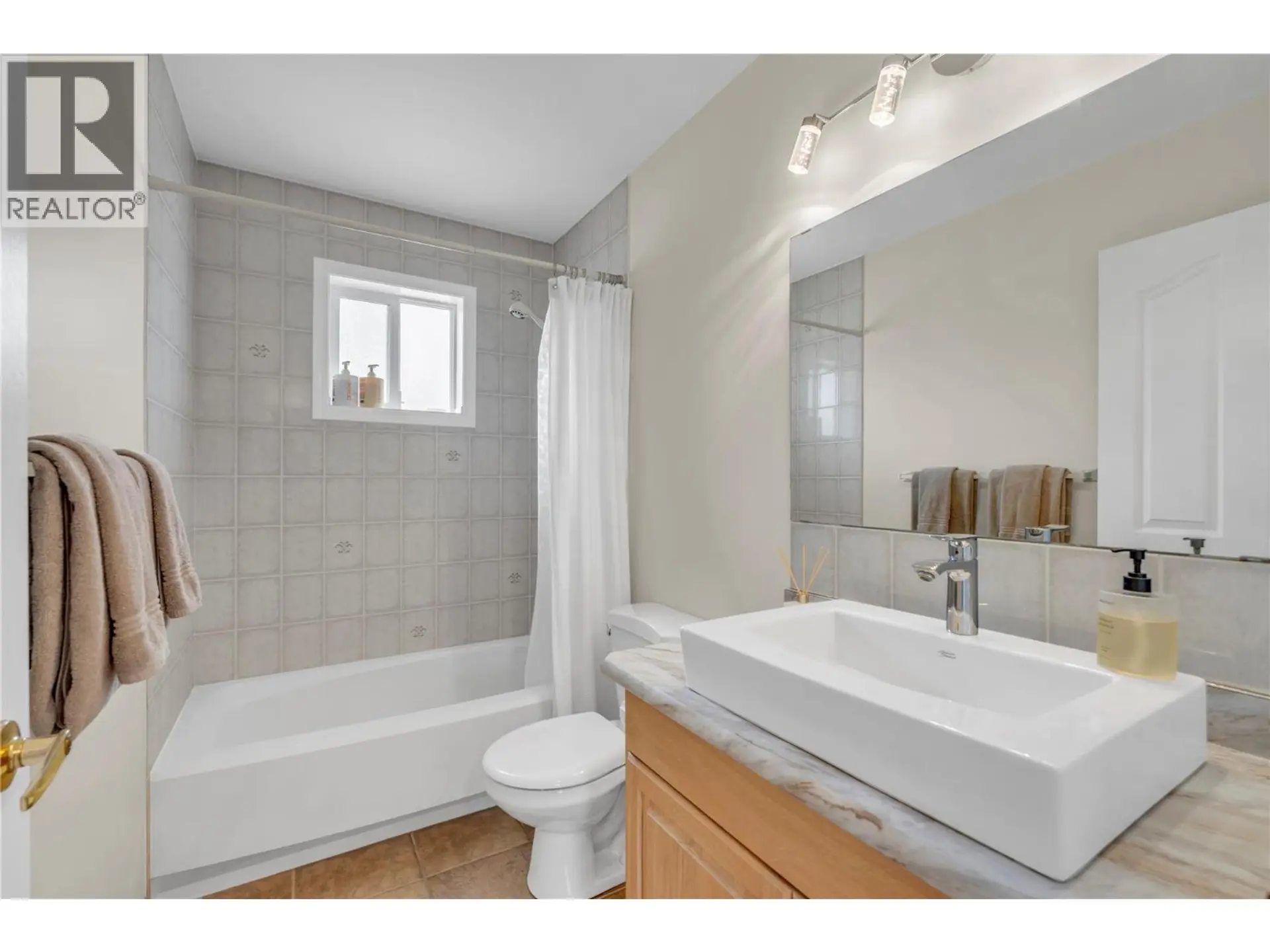 #103 166 Green Avenue W - Image 15