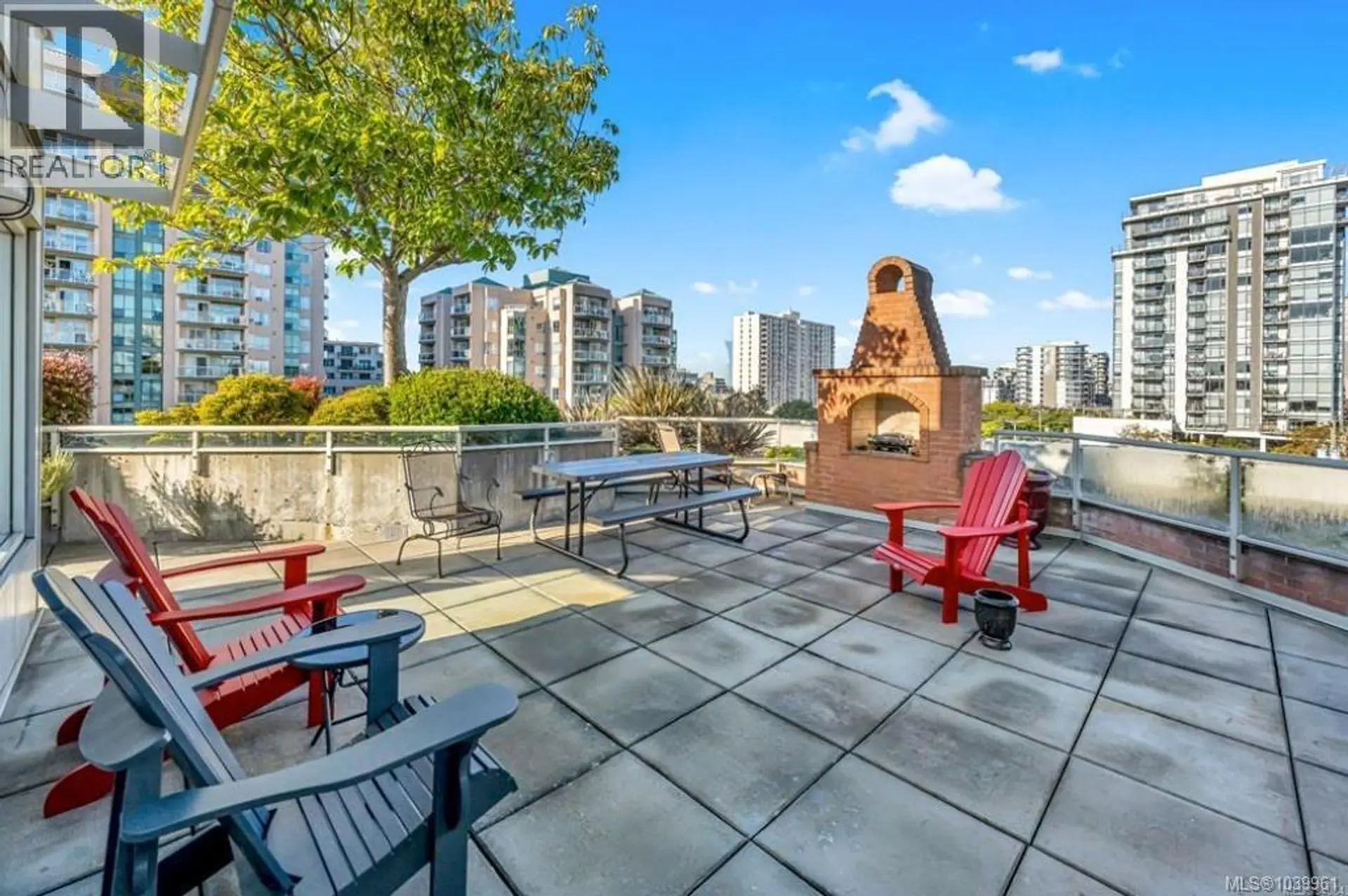 #207 1030 Yates St - Image 2