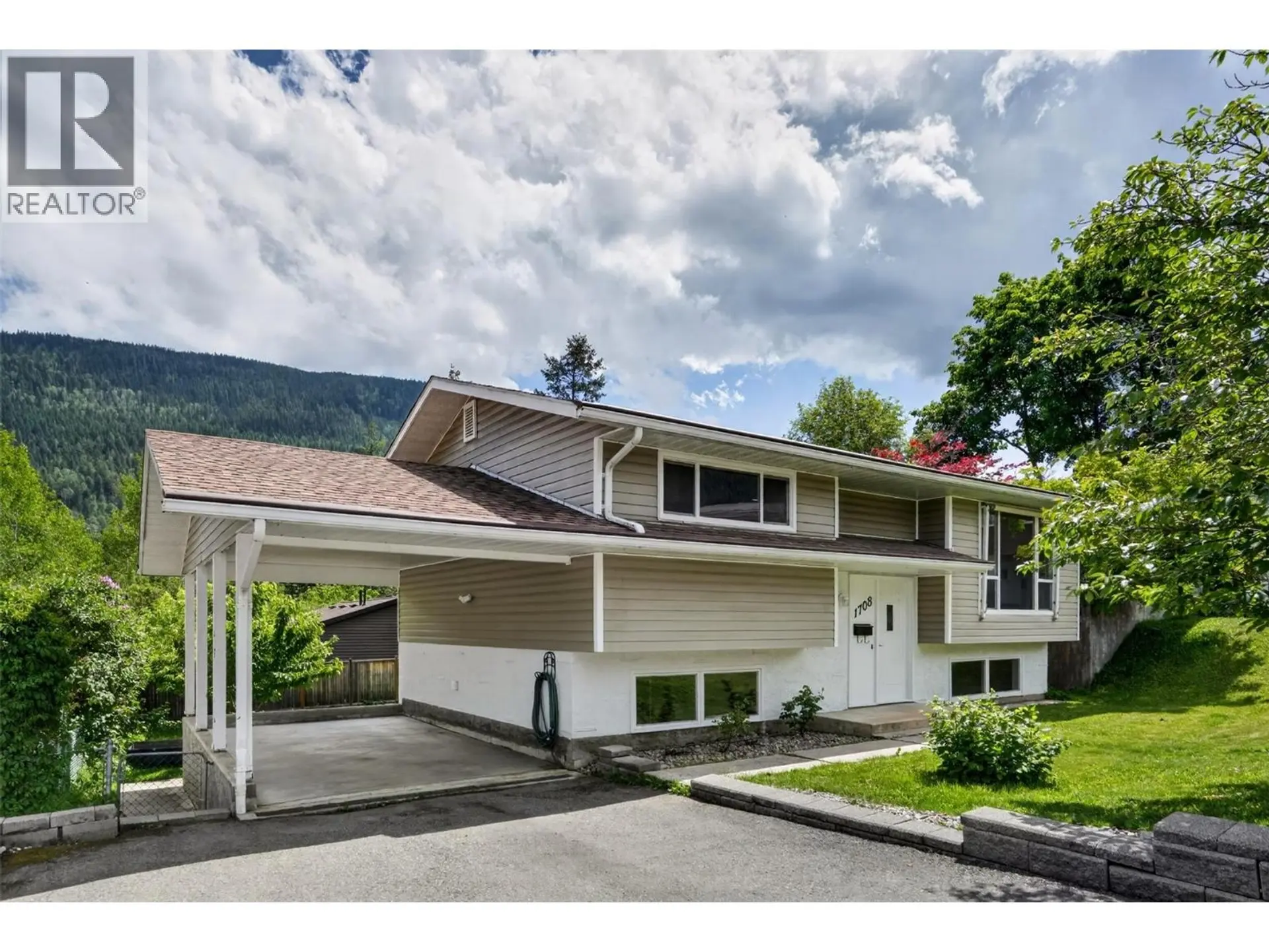 Property at 1708 SLOCAN Crescent, Nelson, BC