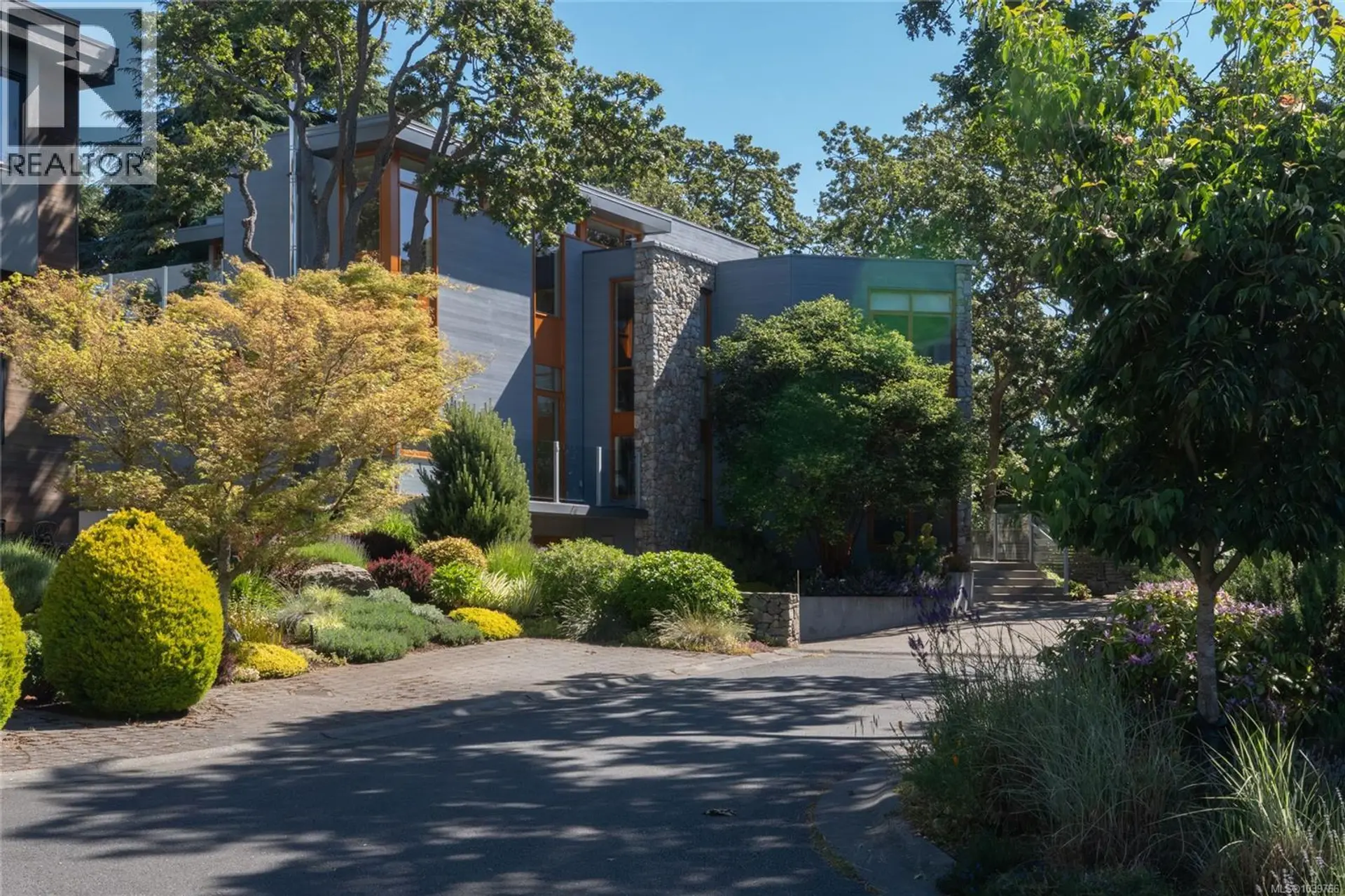 Property at 435 Chadwick Pl, Victoria, BC