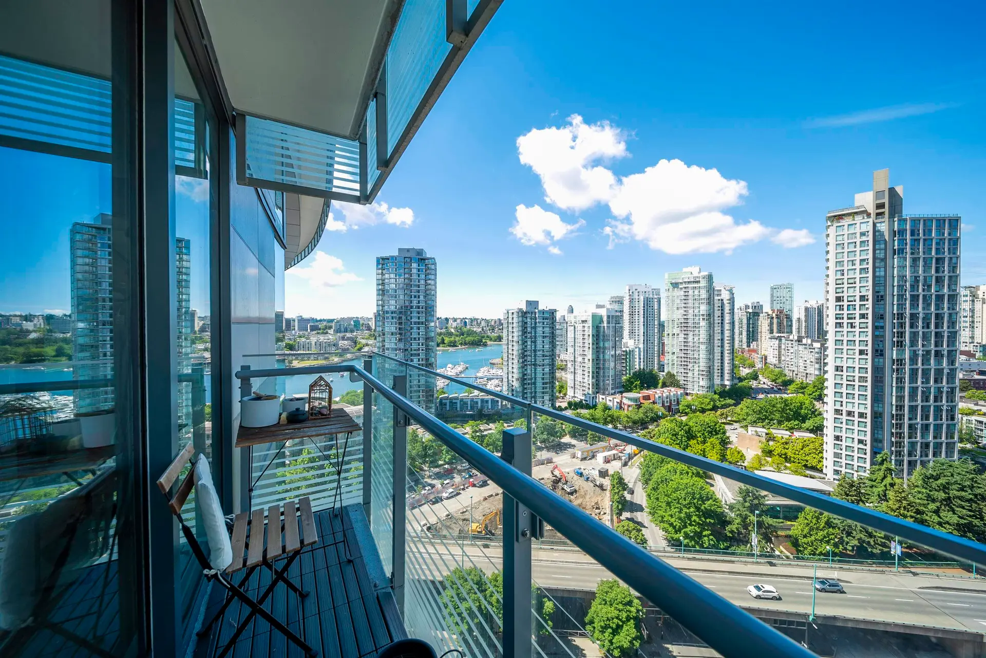 #2001 89 Nelson Street - Image 12