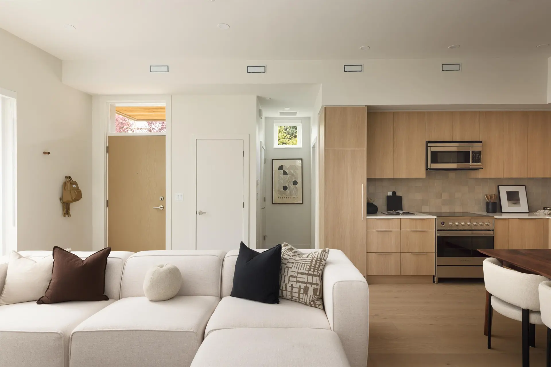 593 E 49th Avenue - Image 2