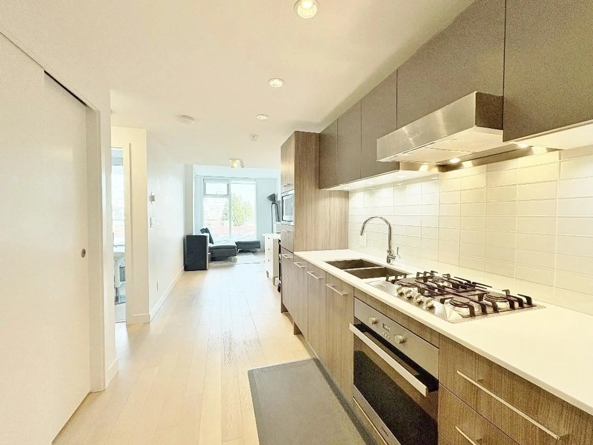 Property at #522 2220 Kingsway, Vancouver, BC