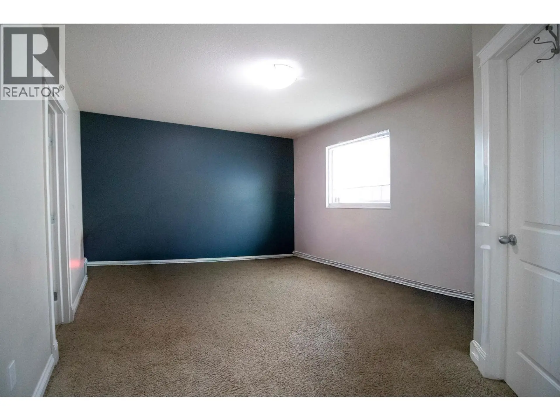 9704 118 AVENUE - Image 10