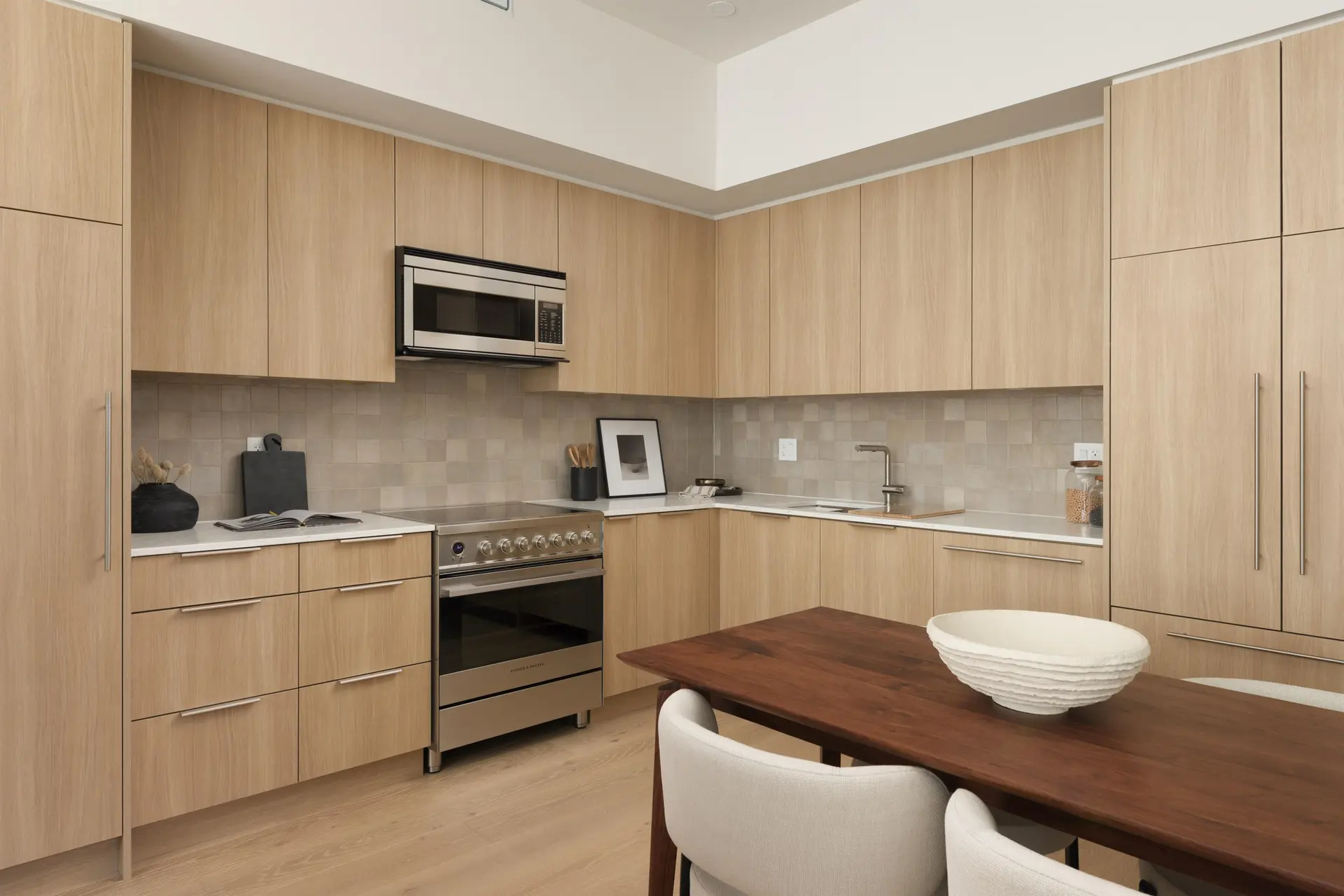 593 E 49th Avenue - Image 6