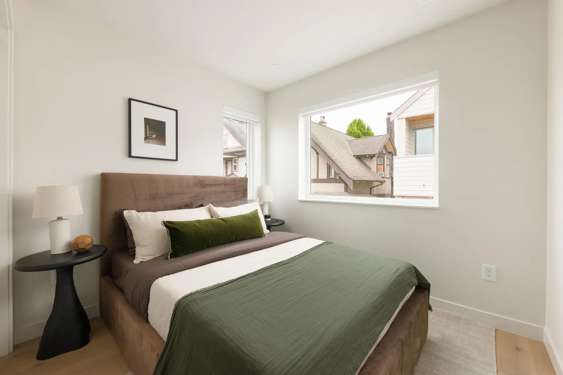 593 E 49th Avenue - Image 12