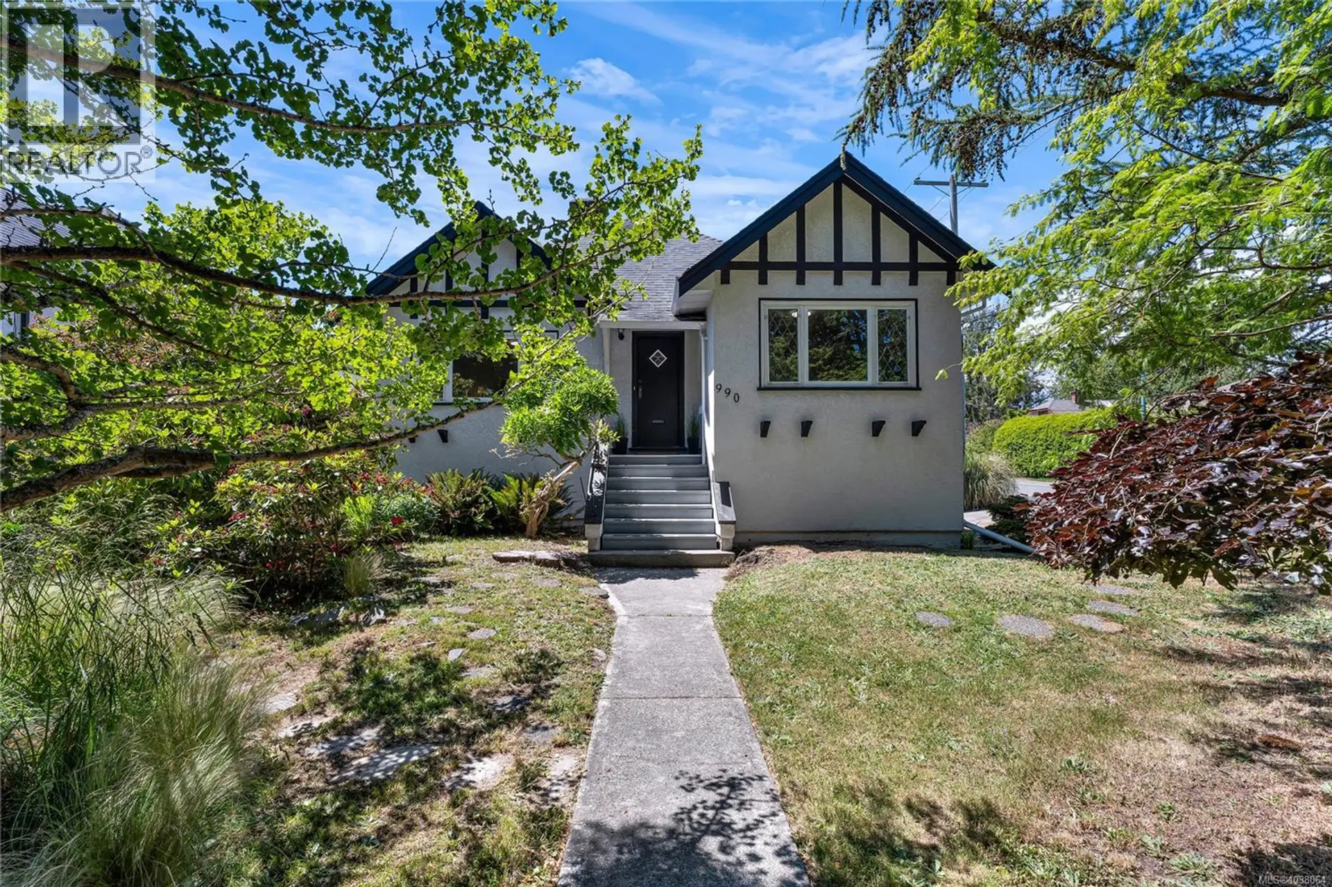Property at 990 Hampshire Rd, Oak Bay, BC