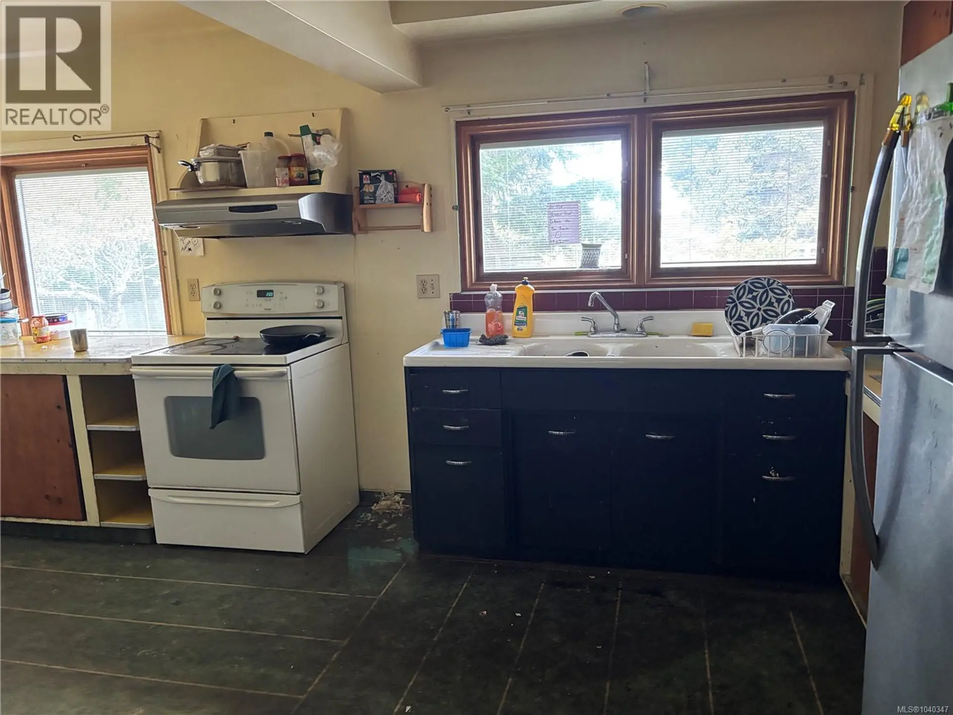 342 Foul Bay Rd - Image 4