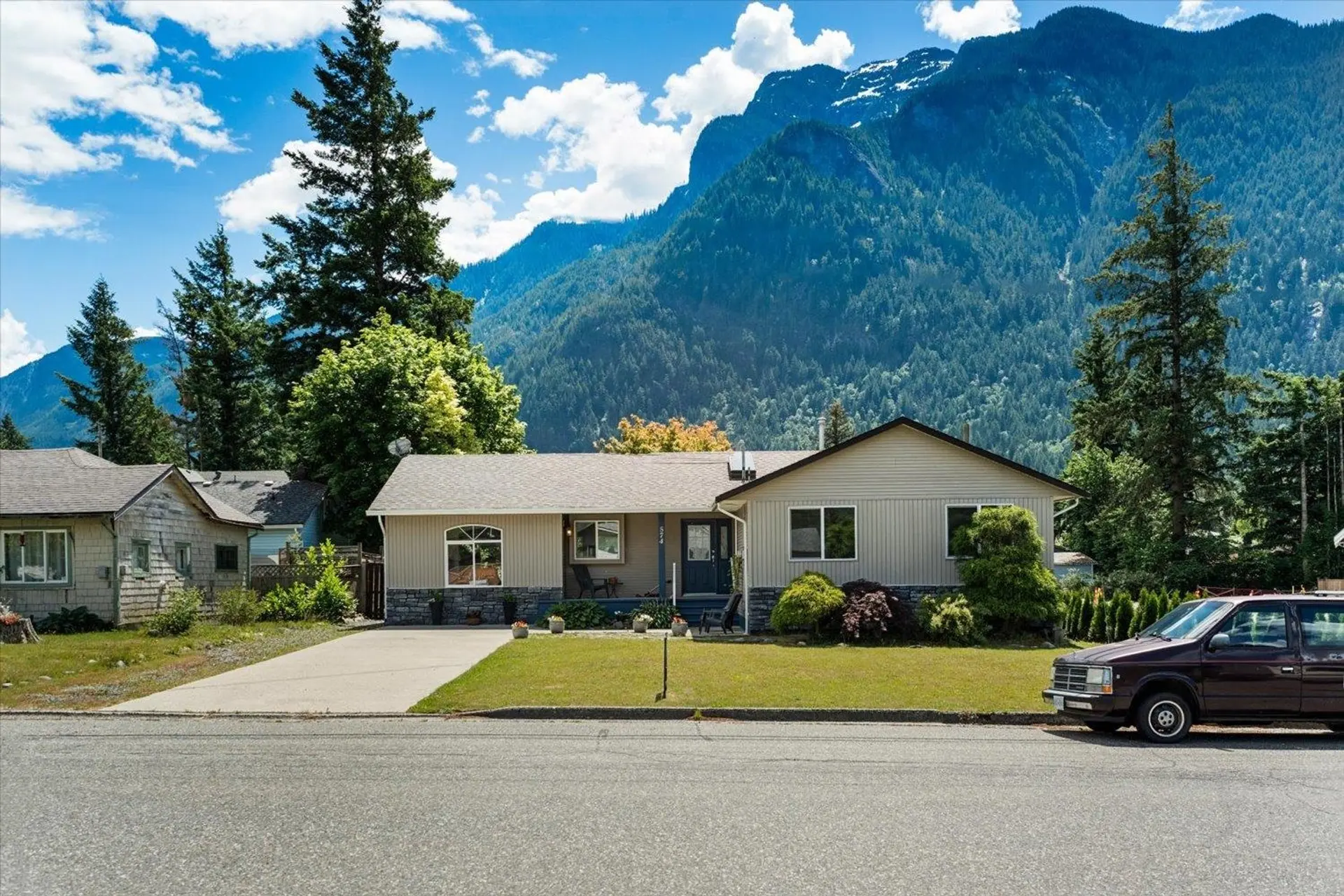 Property at 574 Park Street, Hope, BC
