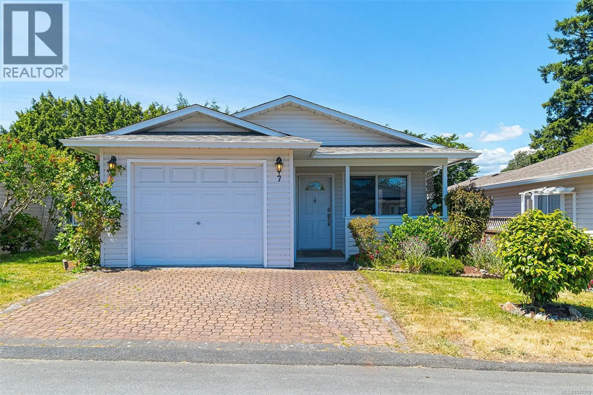 Property at 7 Eagle Lane, View Royal, BC