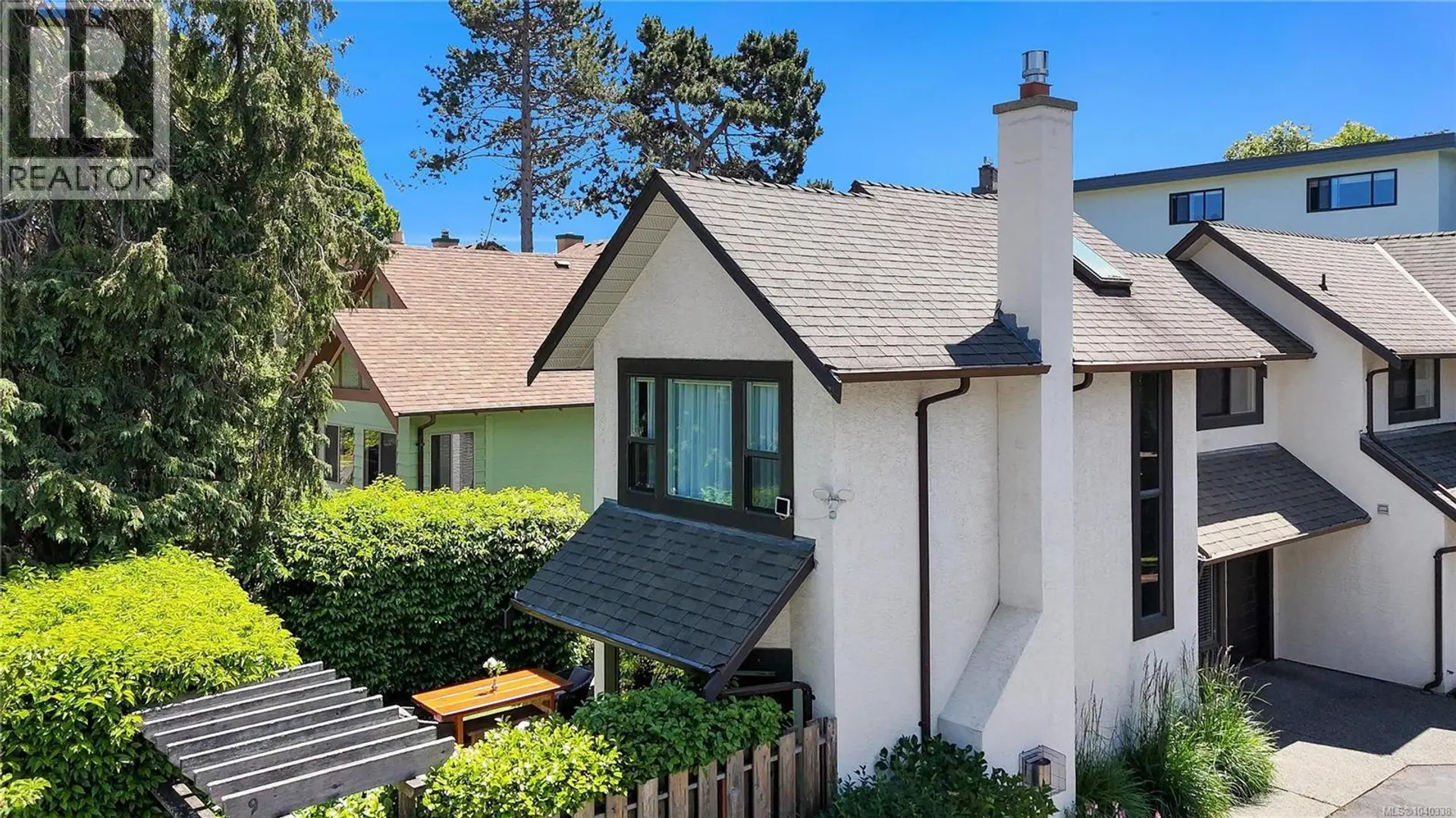 Property at #9 977 Convent Pl, Victoria, BC